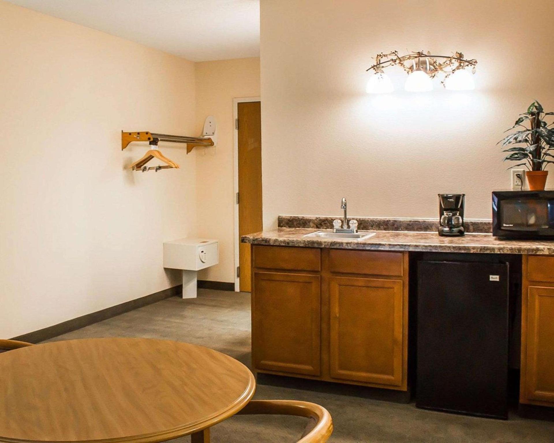 Quality Inn & Suites Bellville - Mansfield photo 16
