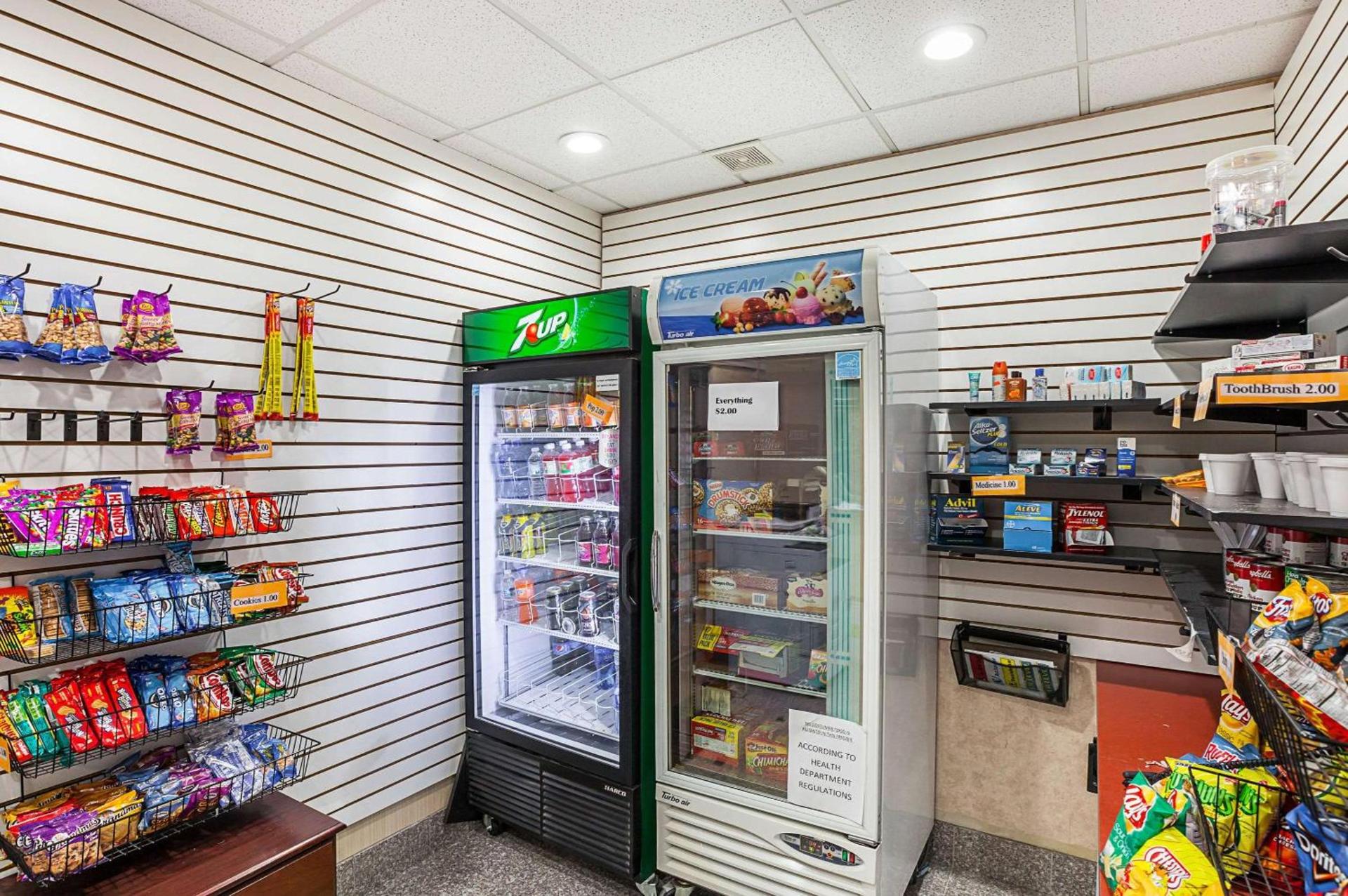 Quality Inn & Suites Cincinnati Downtown Area photo 16