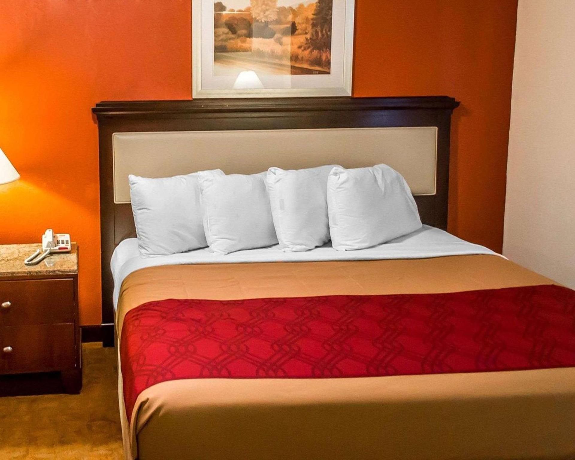 Economy Inn & Suites photo 8