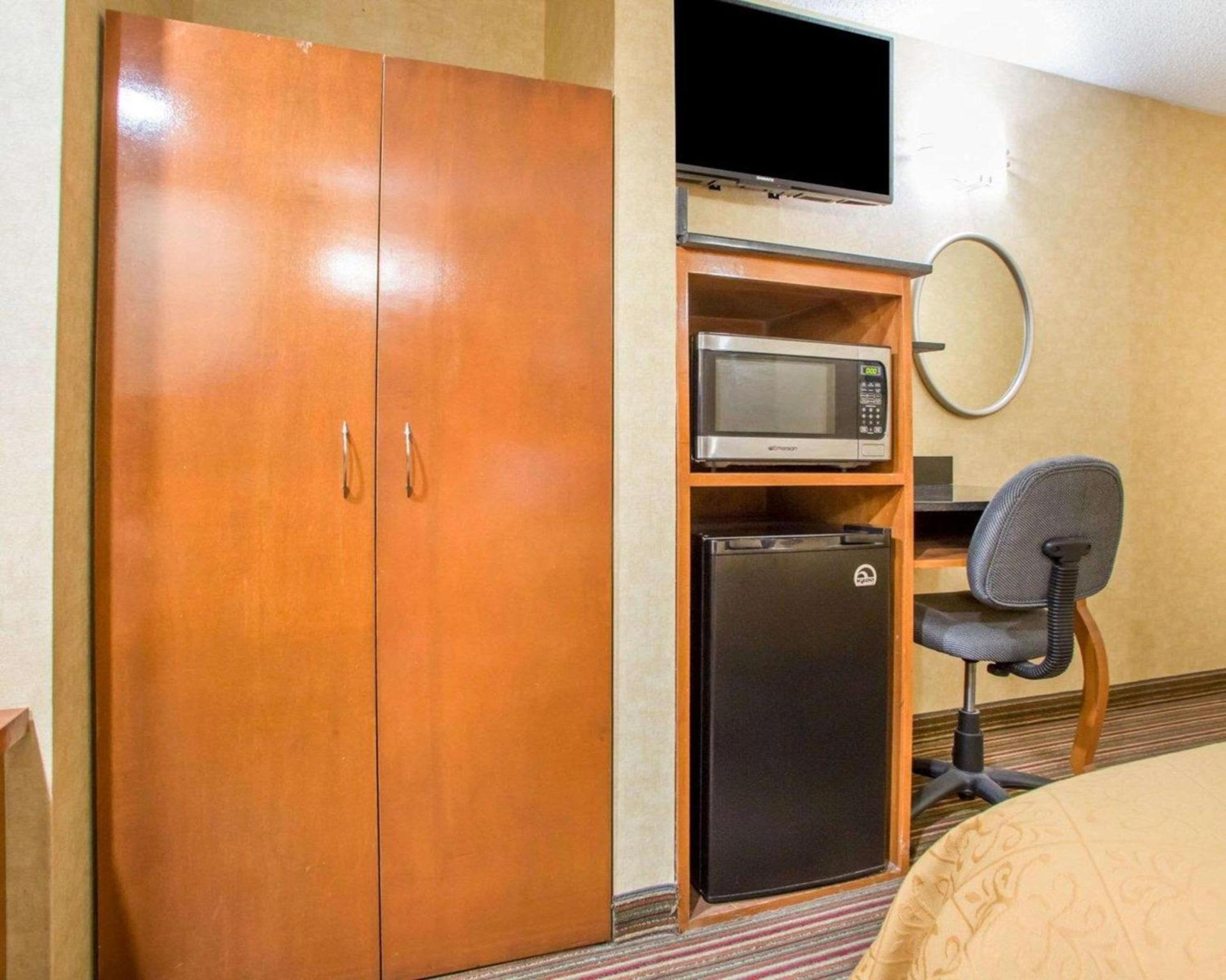Quality Inn & Suites North-Polaris photo 12
