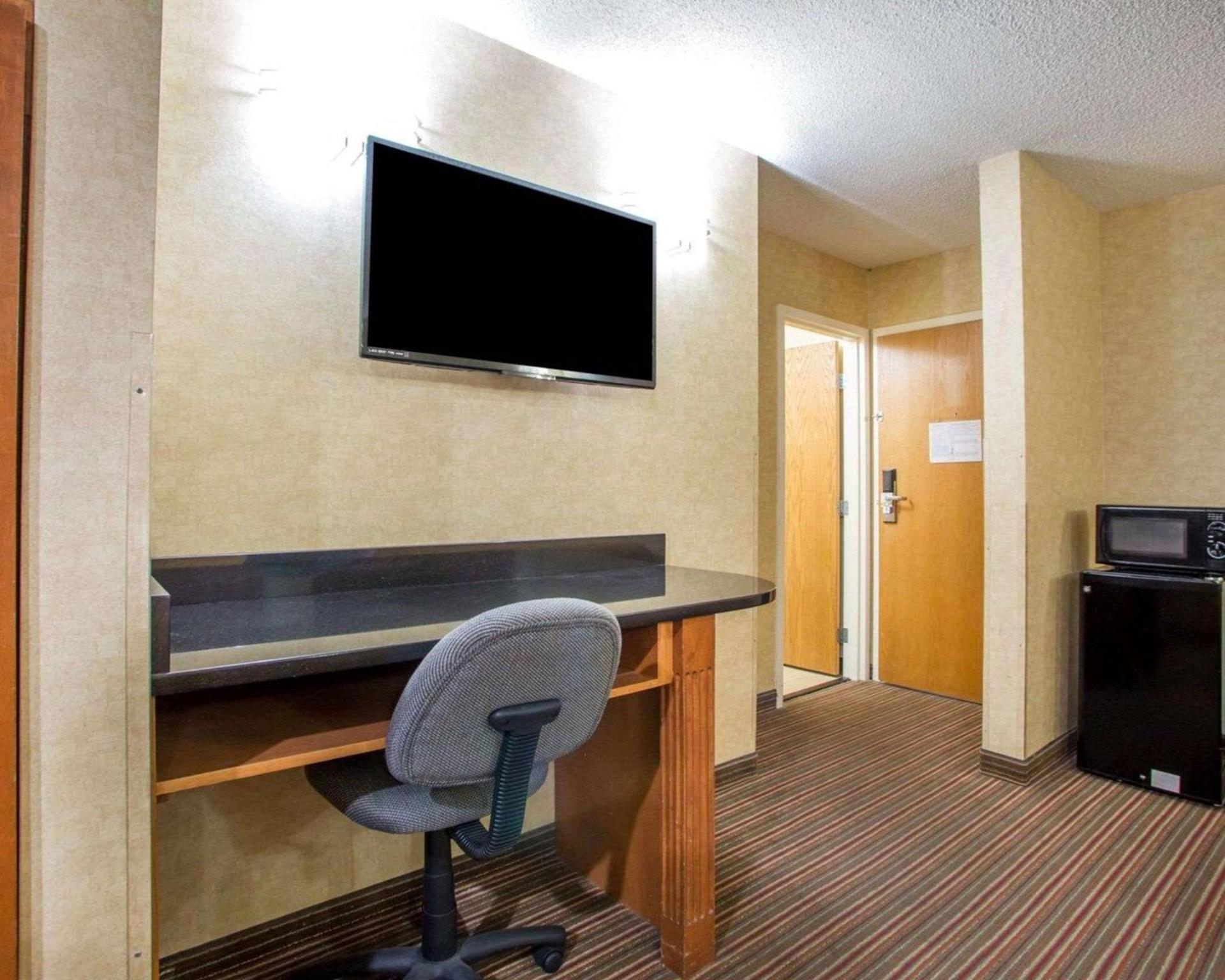 Quality Inn & Suites North-Polaris photo 8