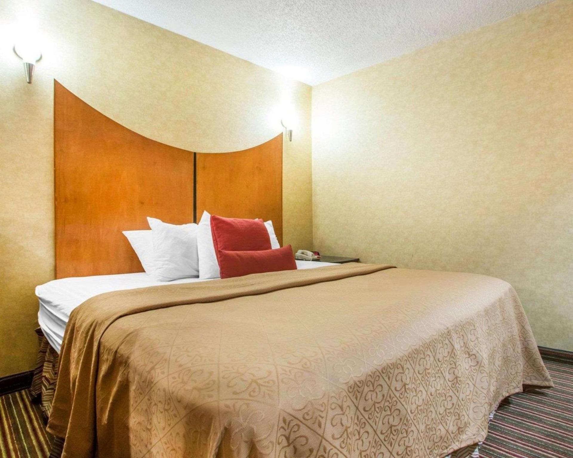 Quality Inn & Suites North-Polaris photo 17
