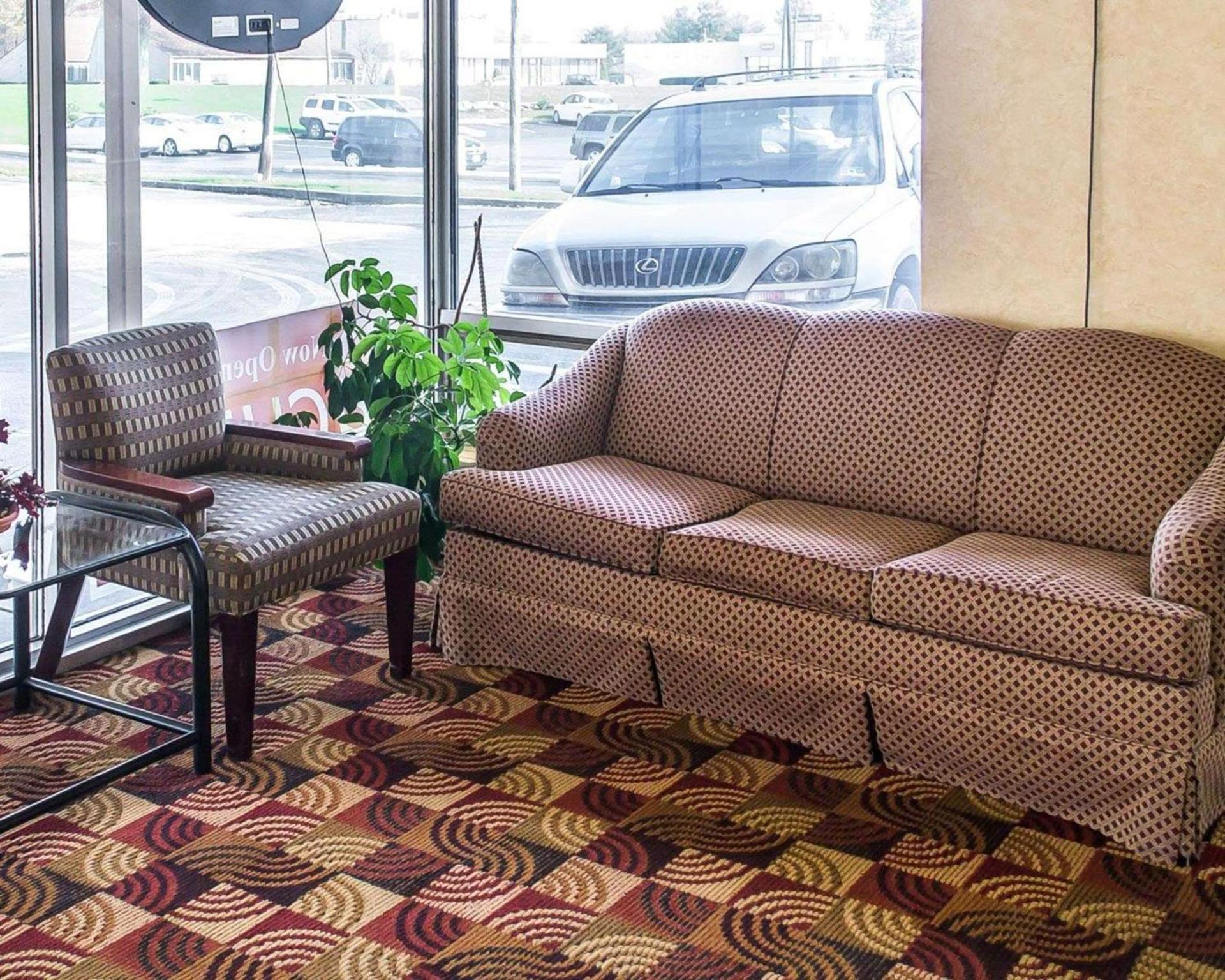Economy Inn & Suites photo 10
