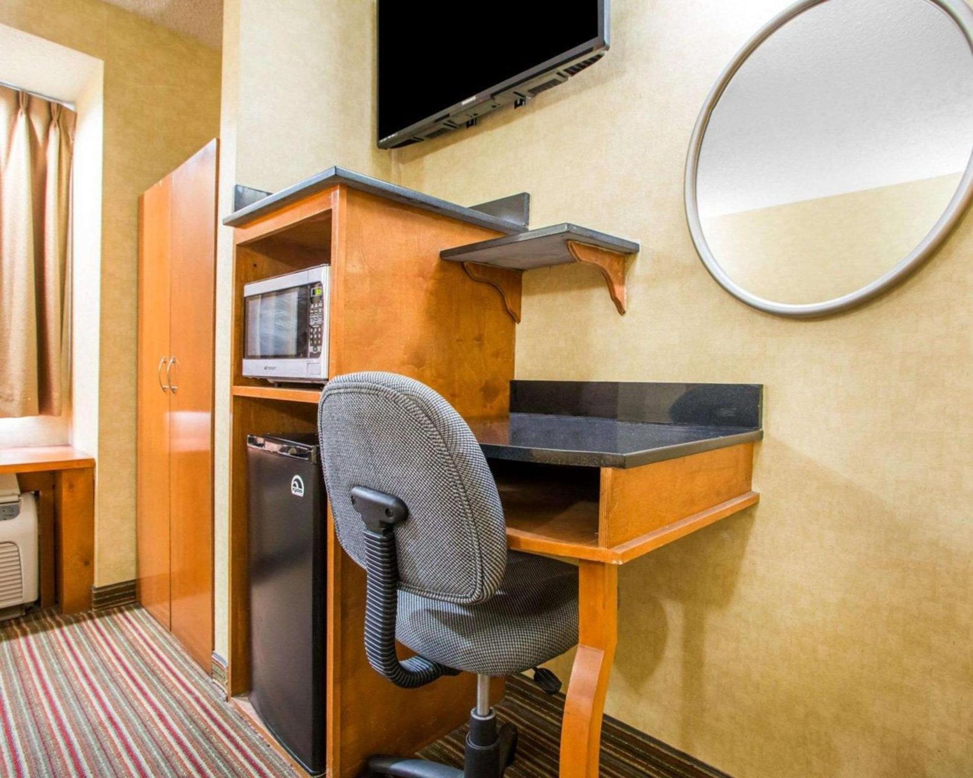 Quality Inn & Suites North-Polaris photo 13