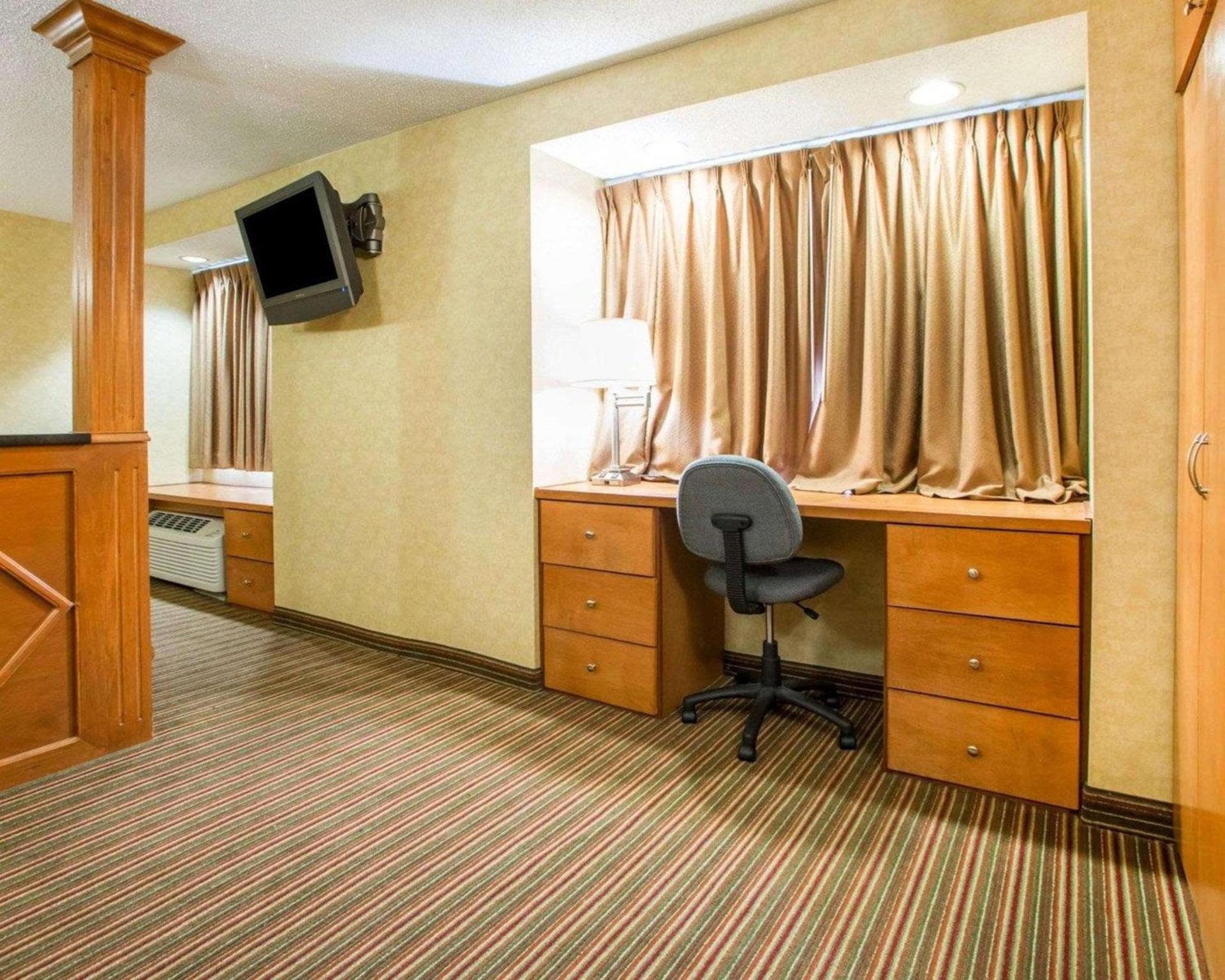 Quality Inn & Suites North-Polaris photo 18