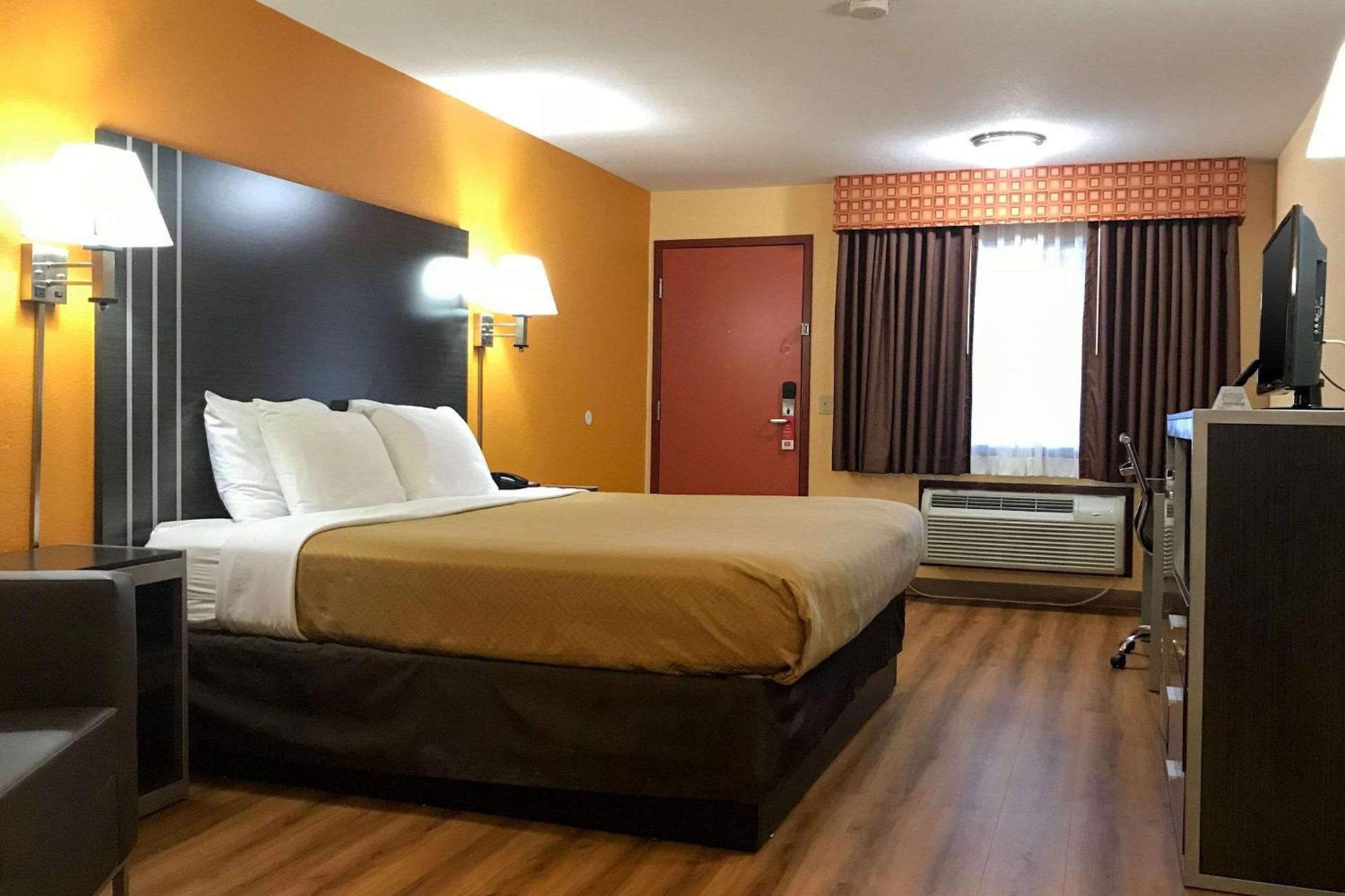 Econo Lodge Purcell photo 2