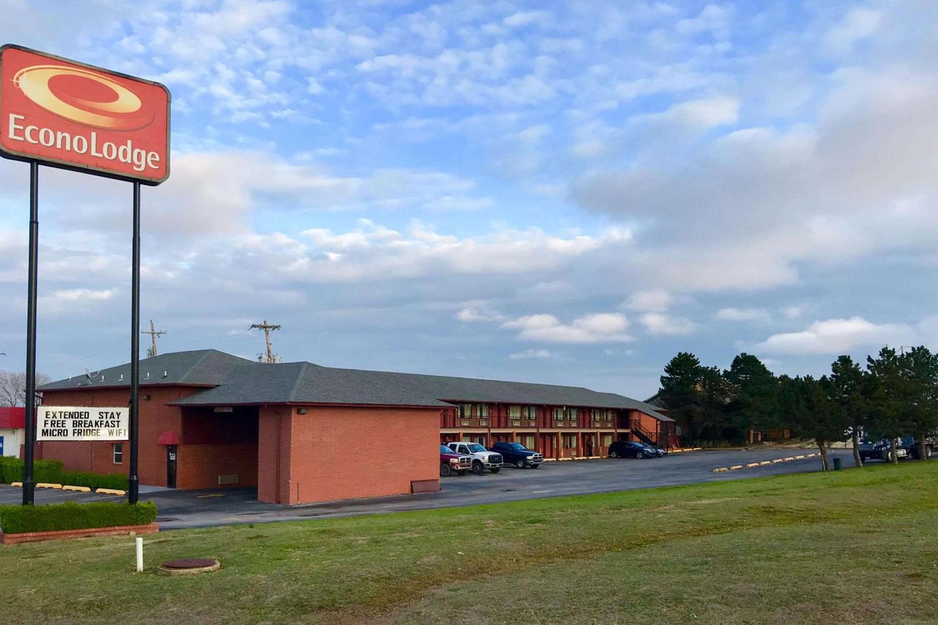 Econo Lodge Purcell photo 1