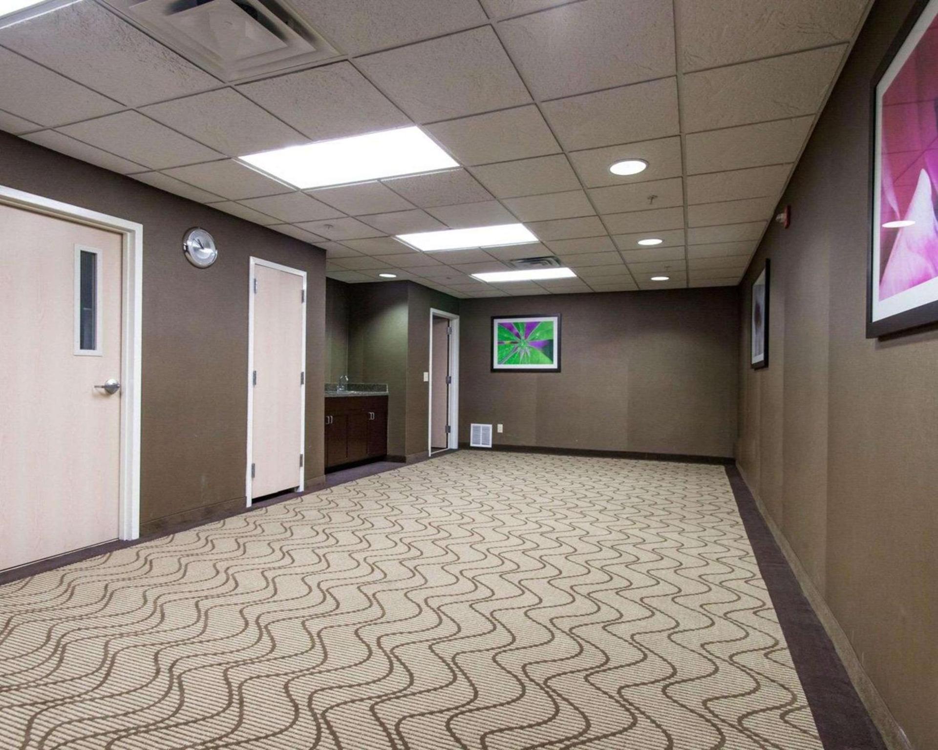 Comfort Suites Tulsa Central photo 39