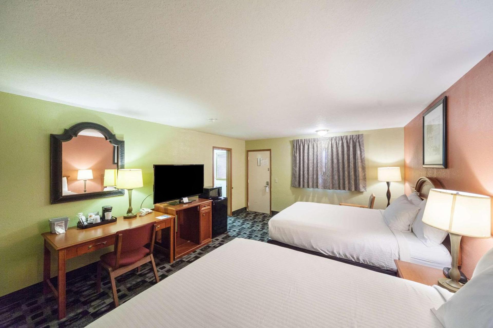 Rodeway Inn Wauseon photo 3