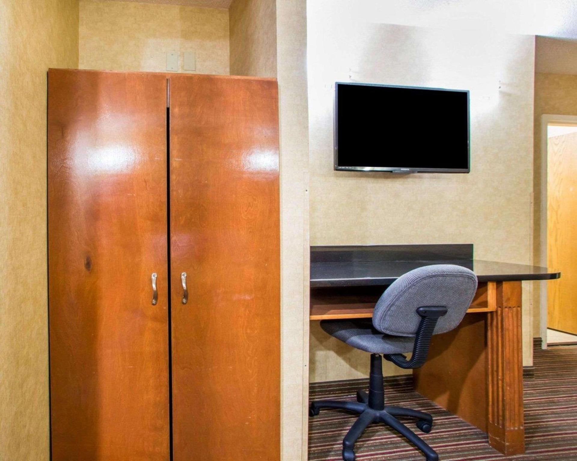 Quality Inn & Suites North-Polaris photo 9