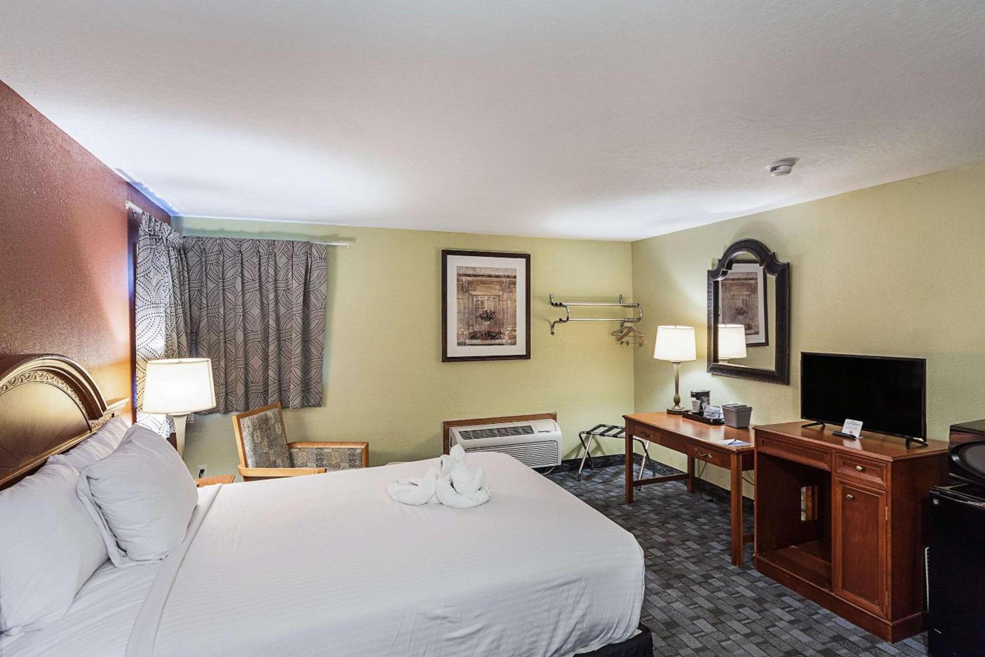 Rodeway Inn Wauseon photo 4