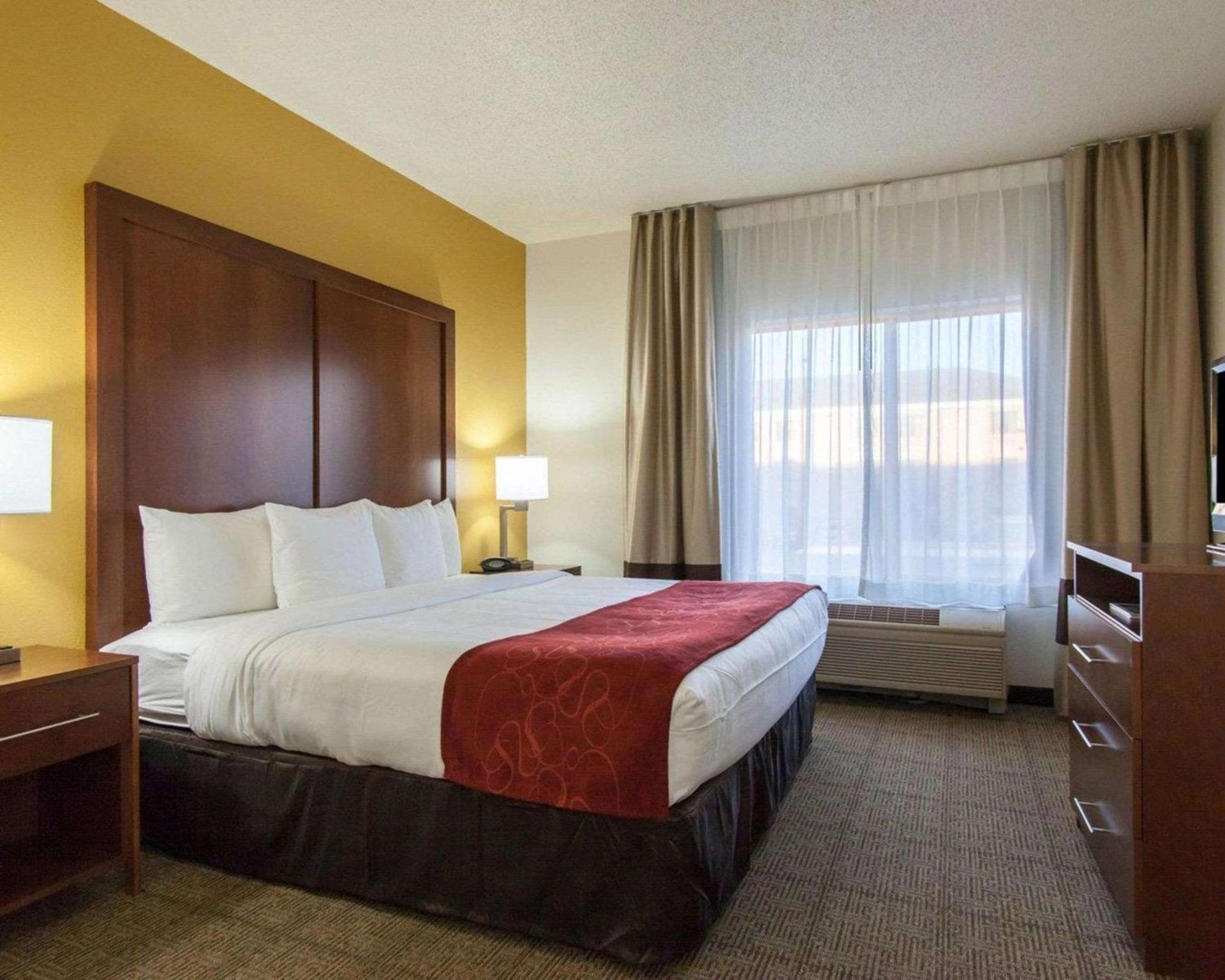 Comfort Suites Tulsa Central photo 17