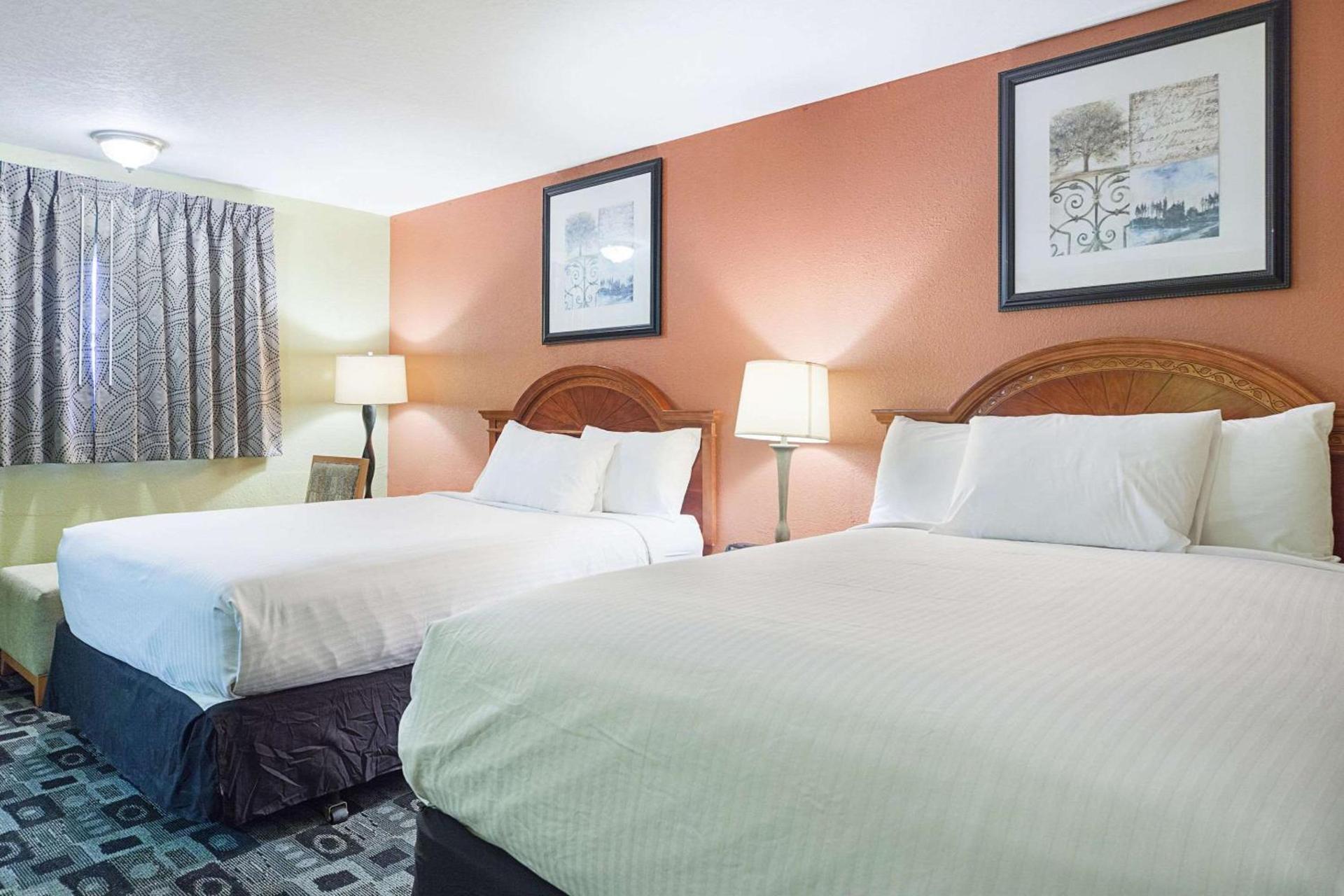 Rodeway Inn Wauseon photo 5