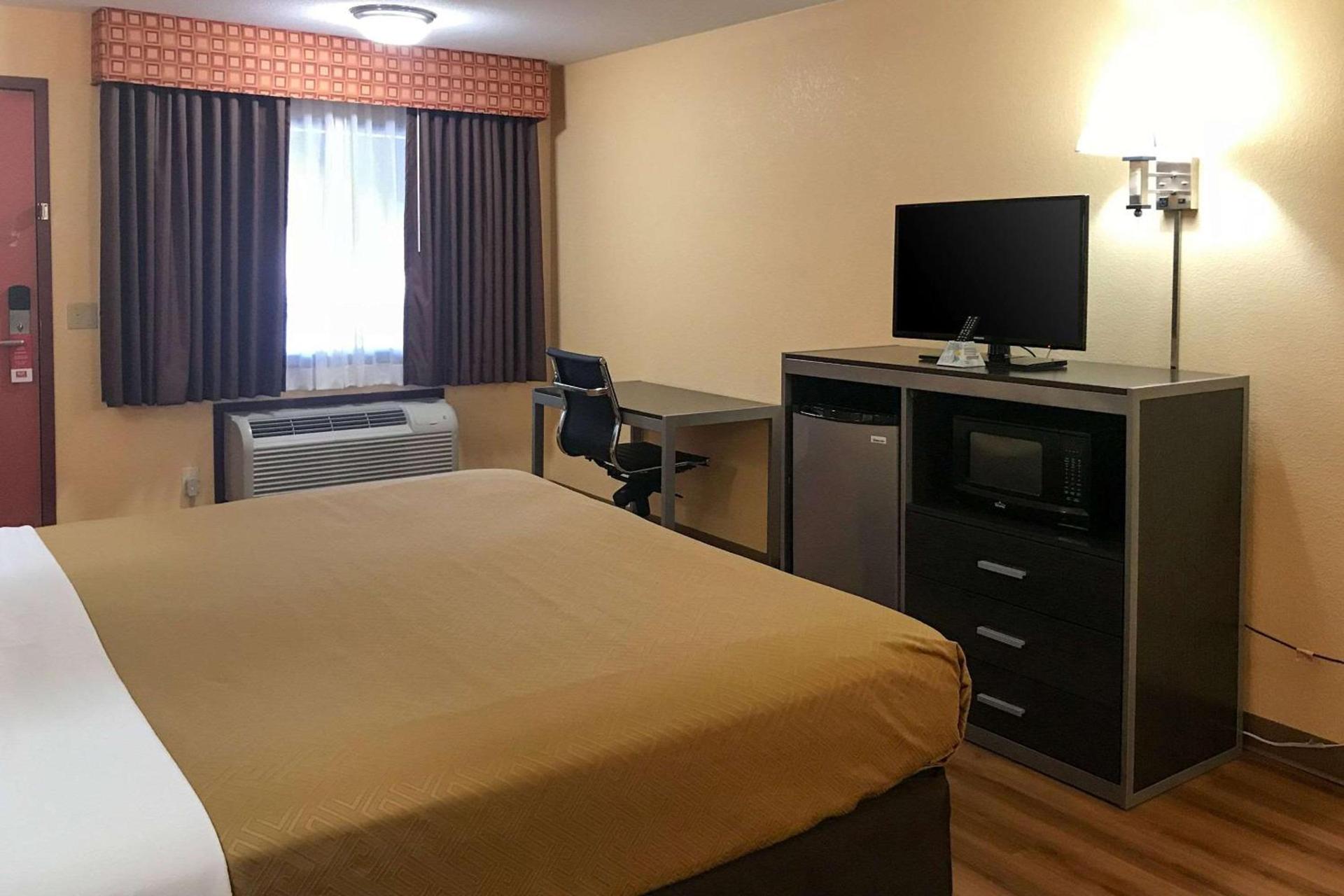 Econo Lodge Purcell photo 4