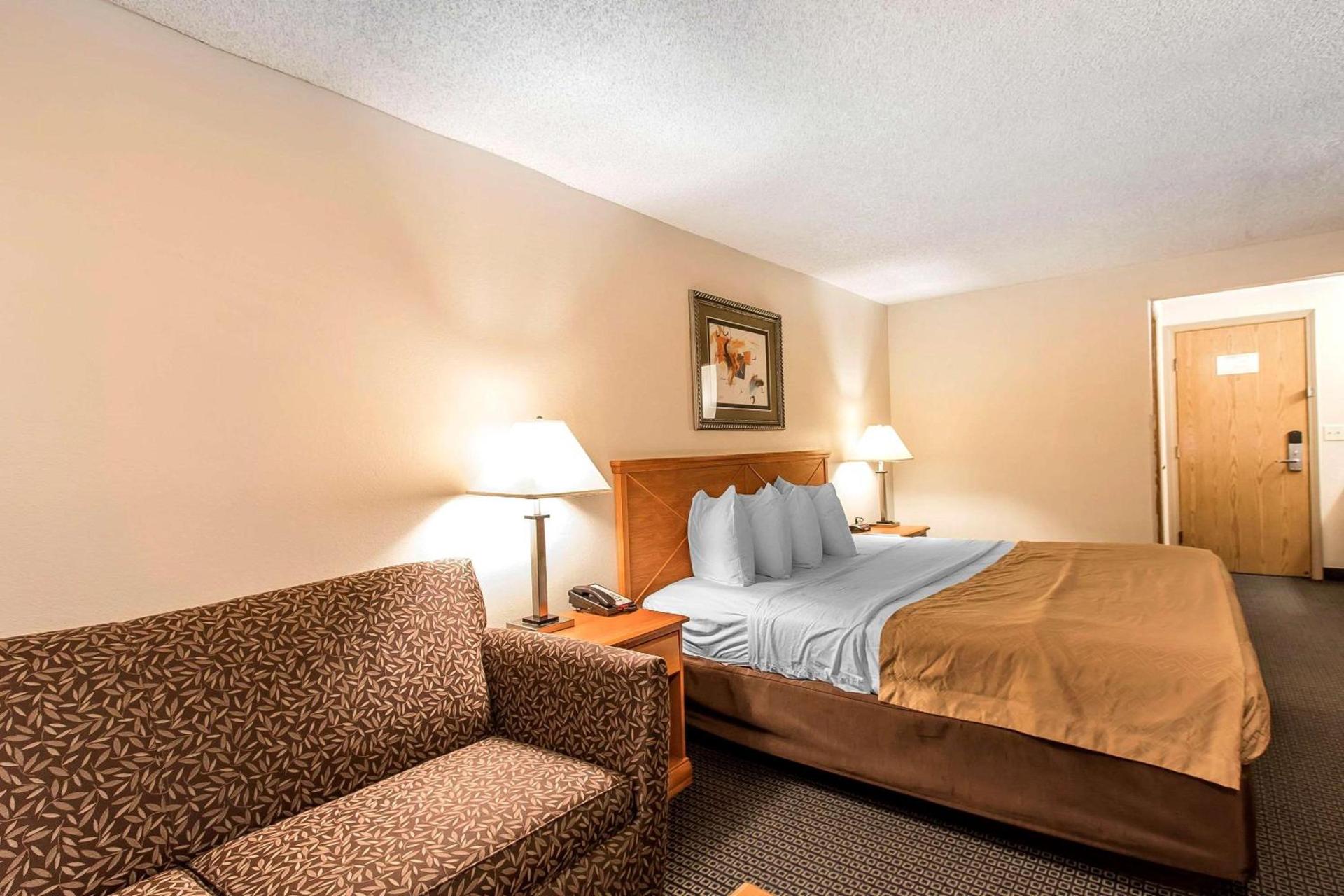 Brentwood Inn Clinton photo 11