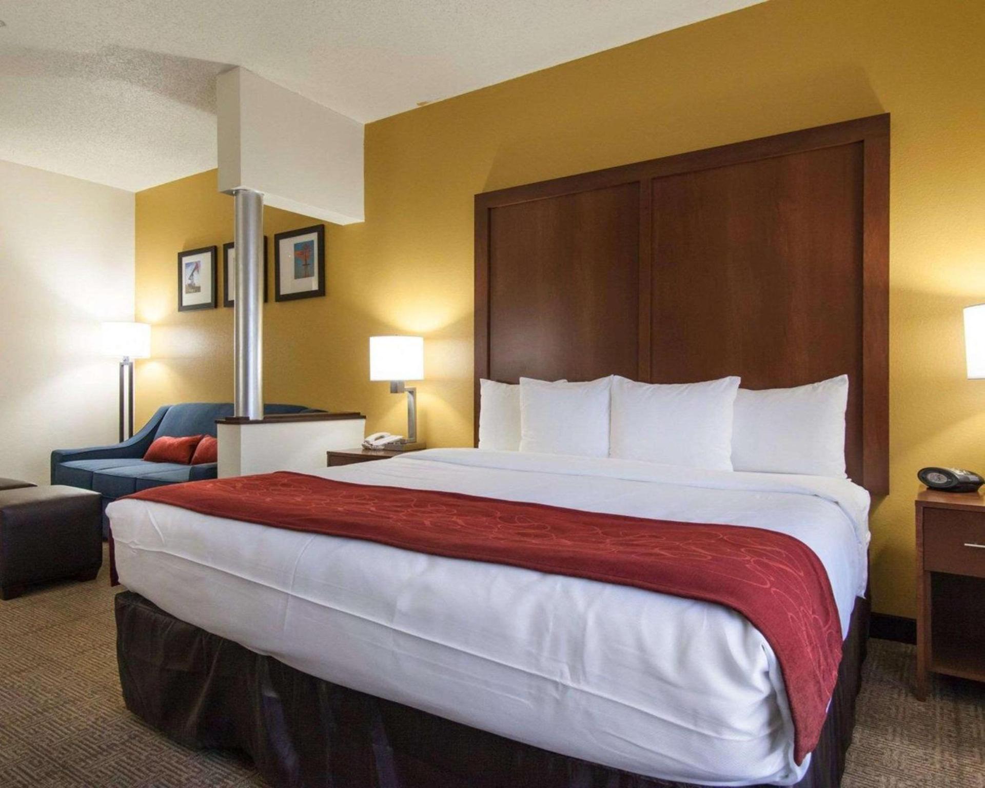 Comfort Suites Tulsa Central photo 15