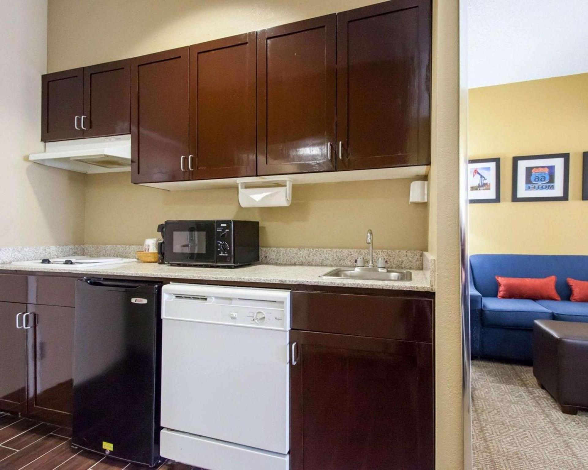 Comfort Suites Tulsa Central photo 31