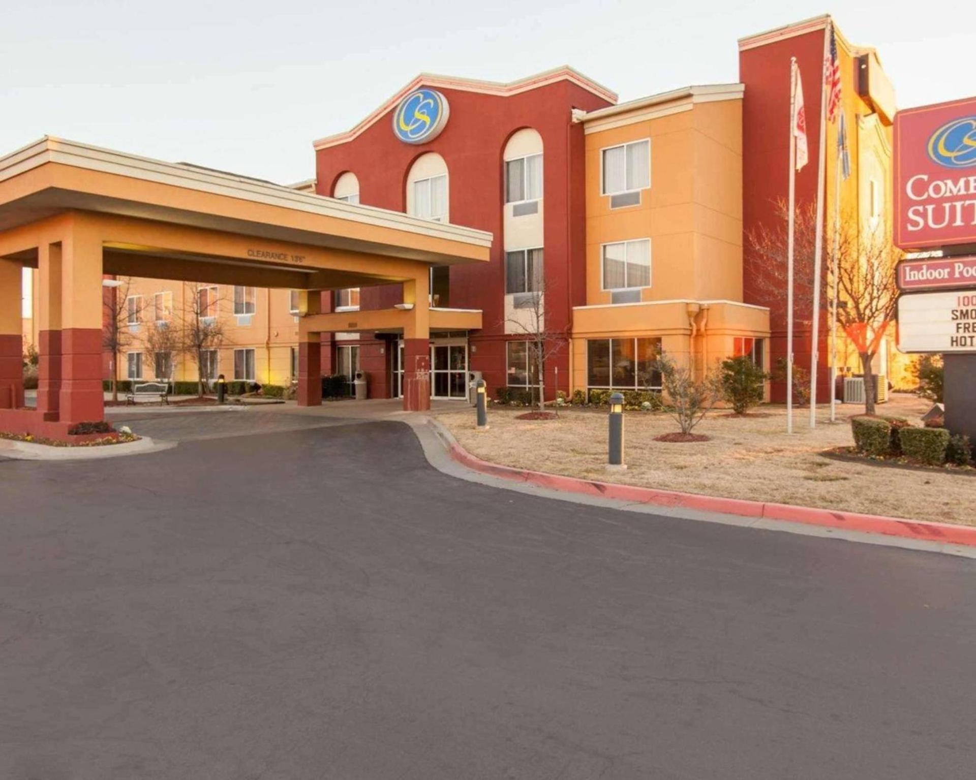 Comfort Suites Tulsa Central photo 1