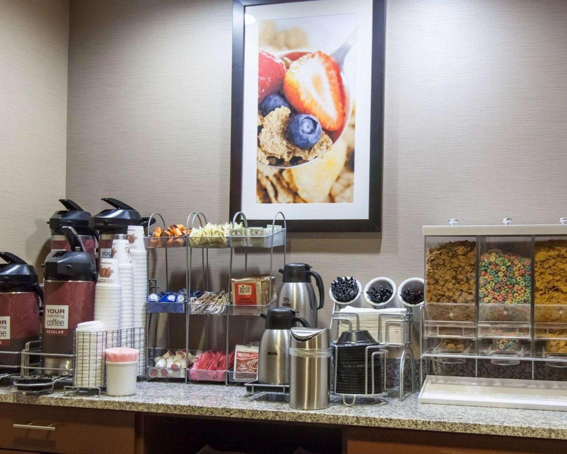 Comfort Suites Tulsa Central photo 45