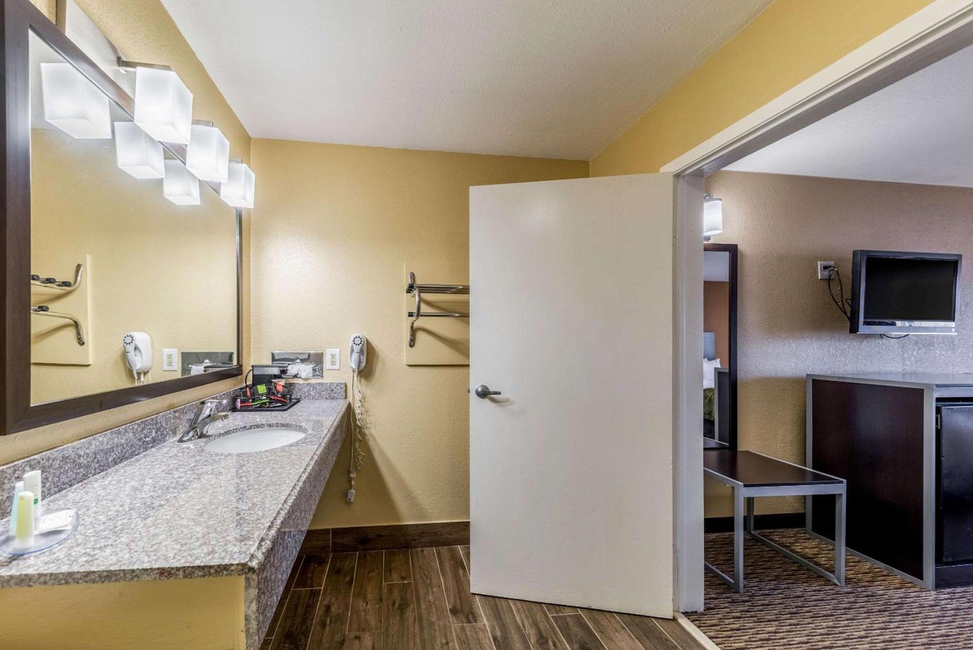 Quality Inn Glenpool - Tulsa photo 14
