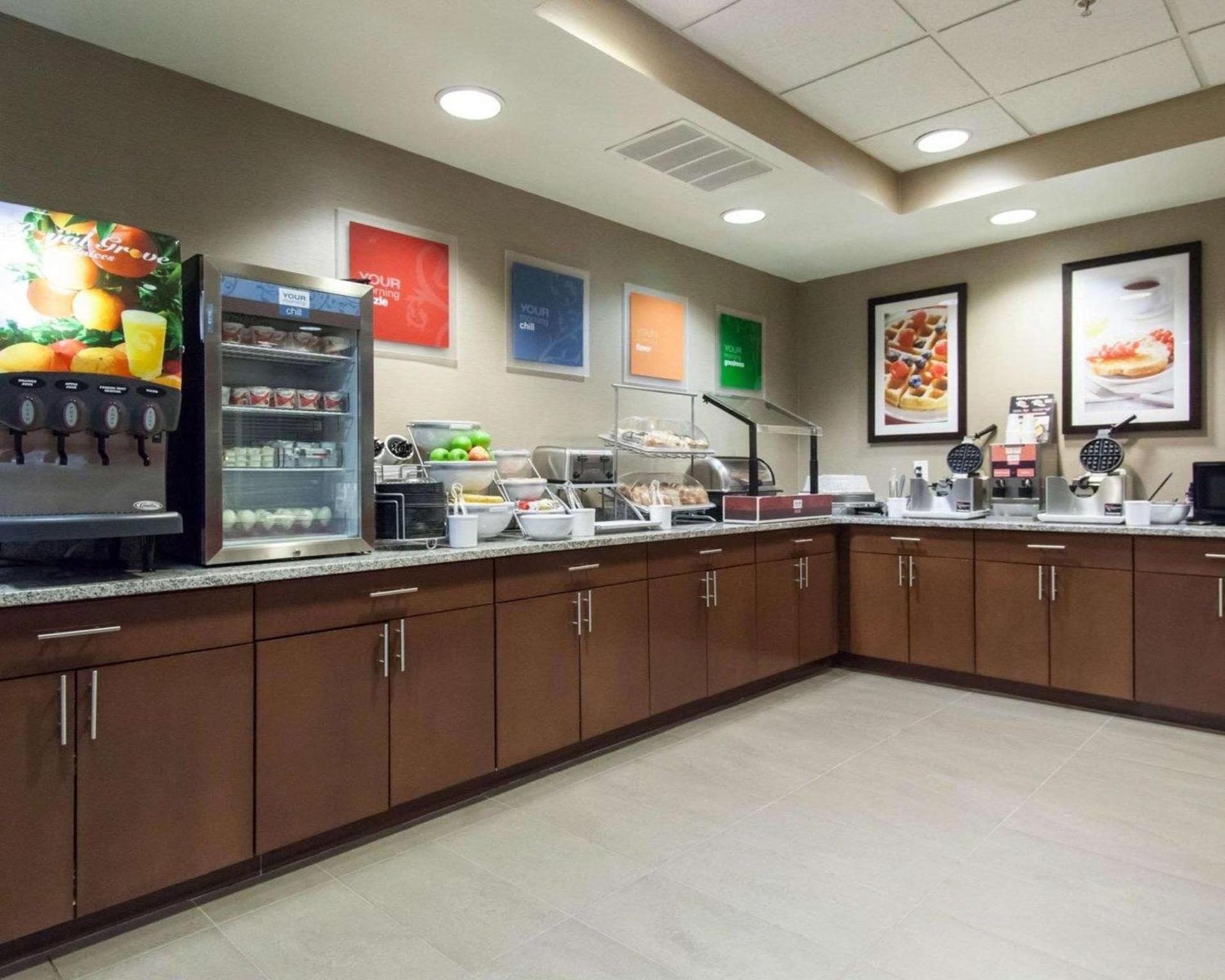Comfort Suites Tulsa Central photo 42