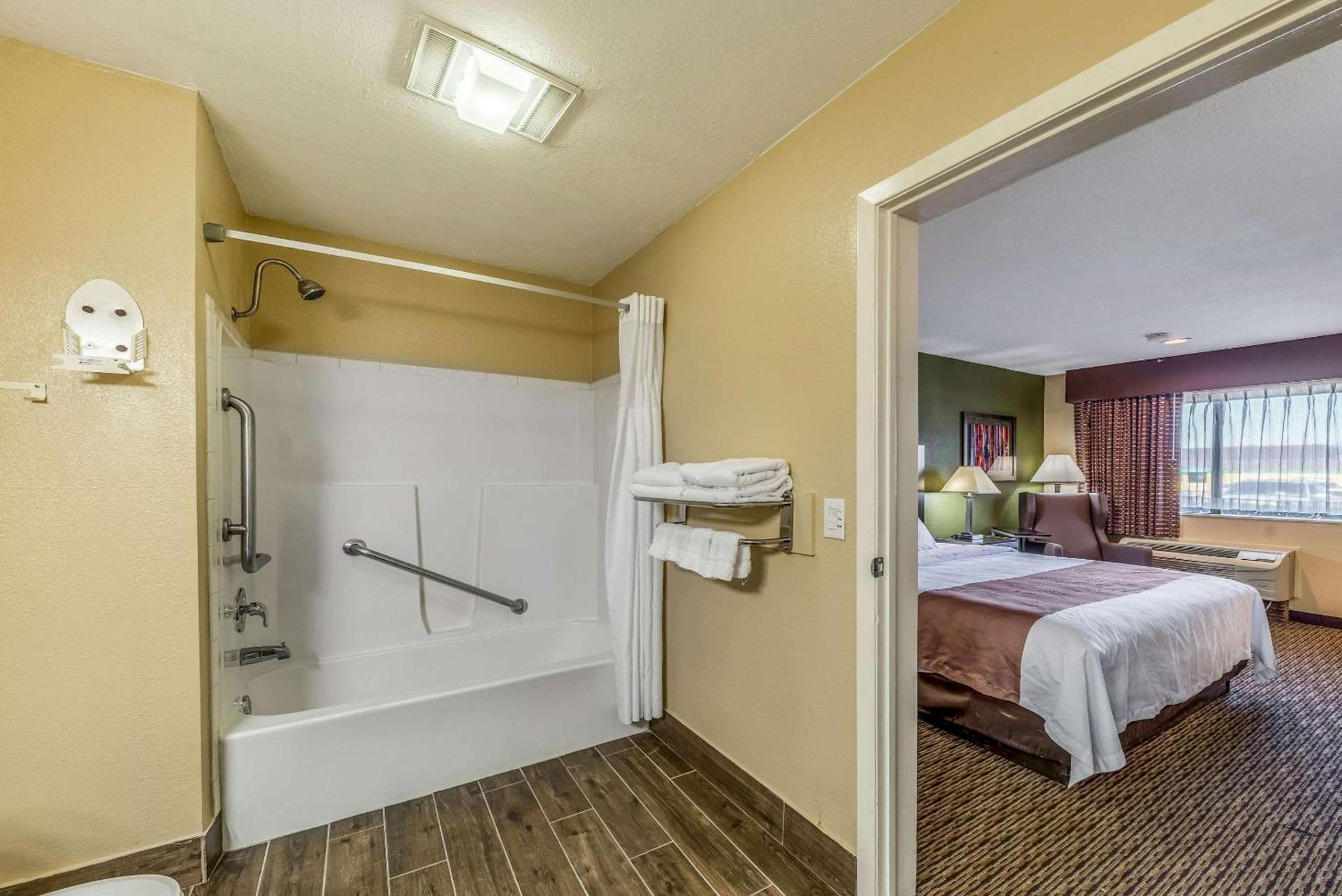 Quality Inn Glenpool - Tulsa photo 28