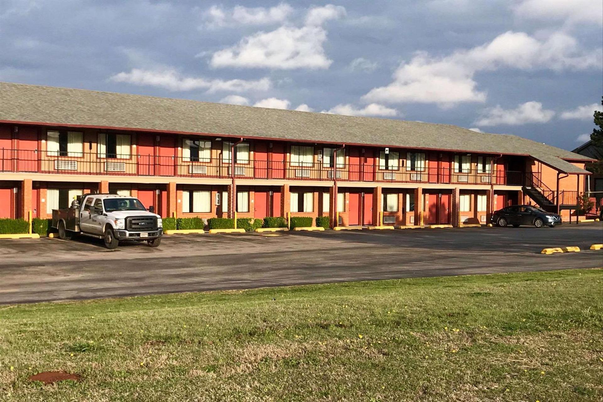 Econo Lodge Purcell photo 6