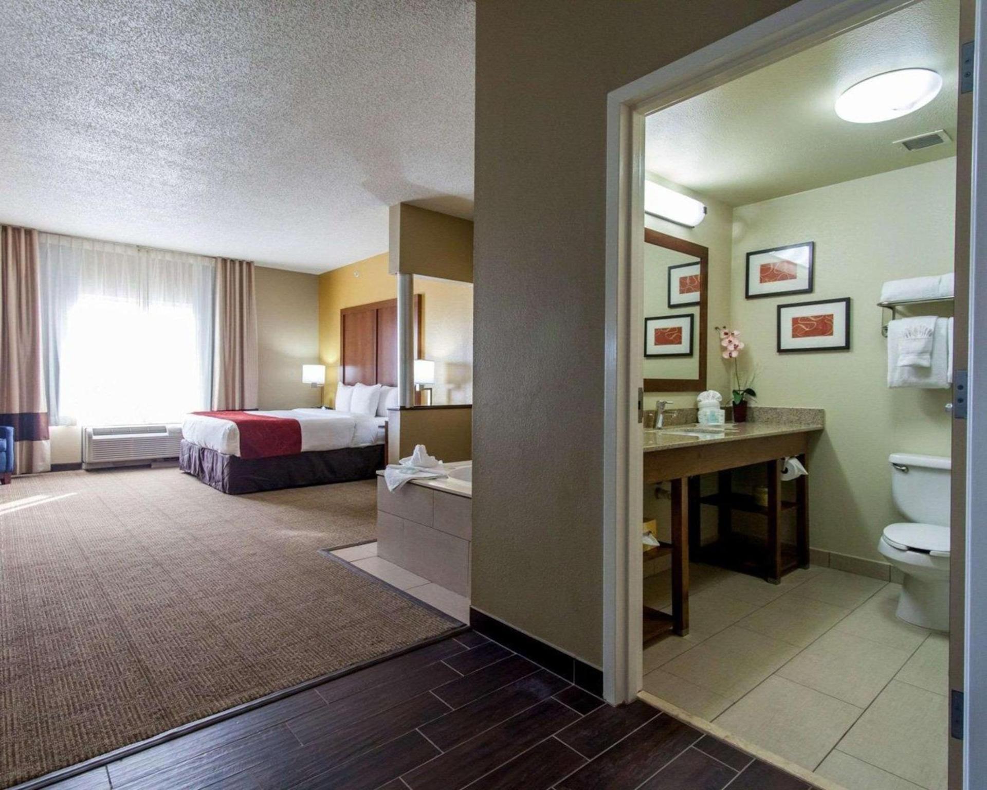 Comfort Suites Tulsa Central photo 26