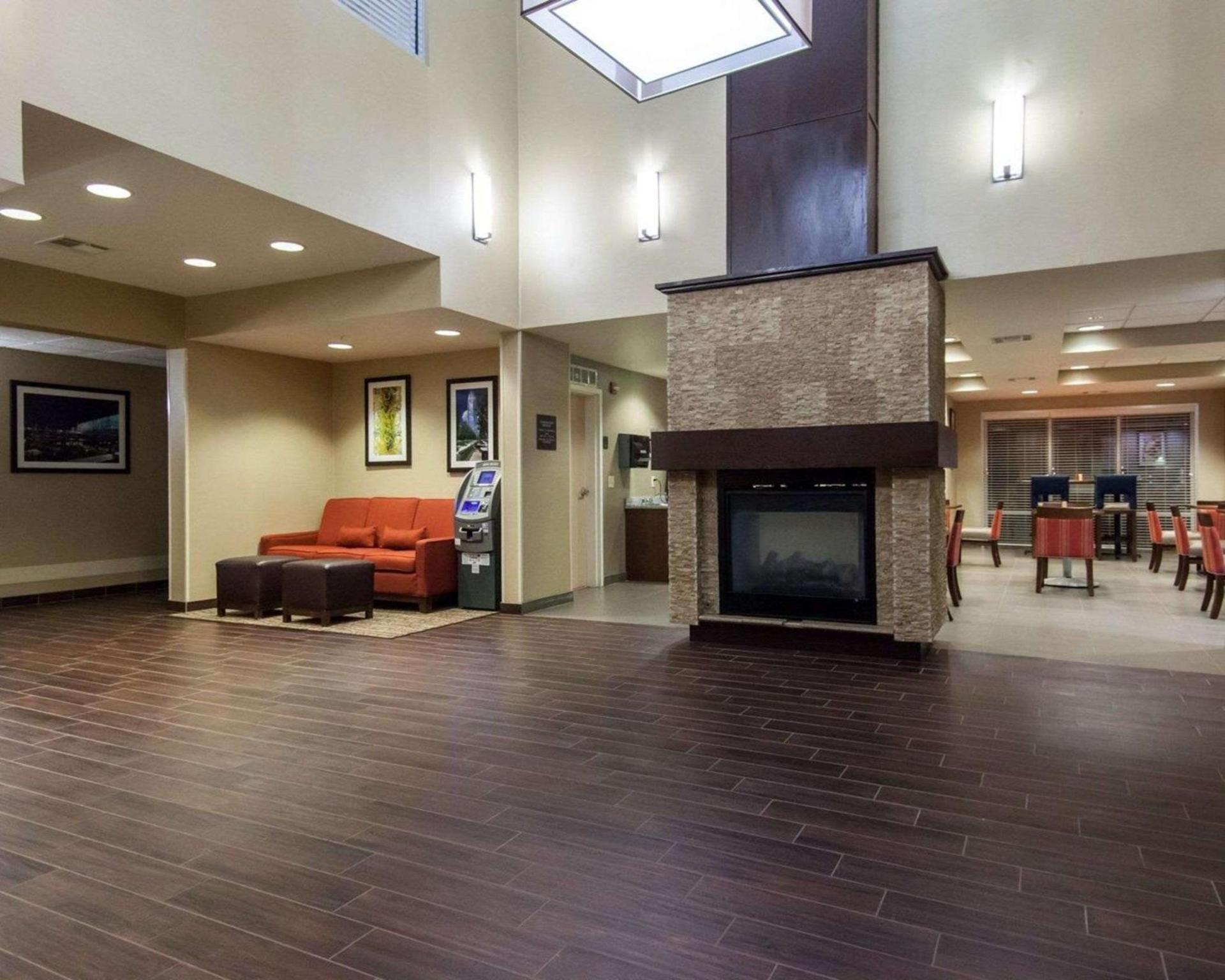 Comfort Suites Tulsa Central photo 11