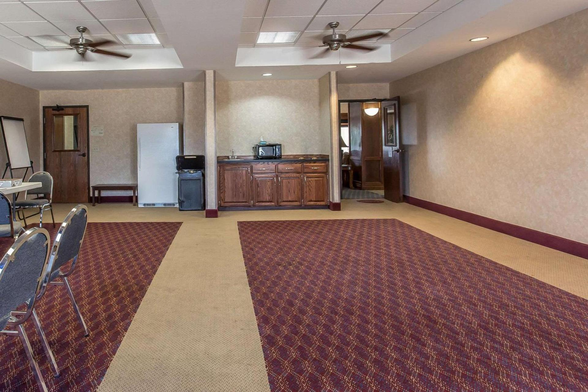 Quality Inn & Suites Guymon photo 23