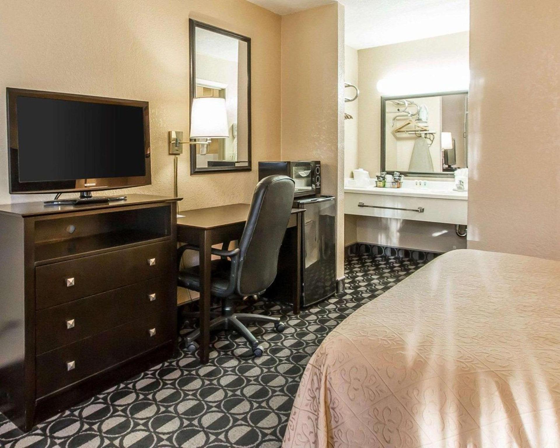 Quality Inn Ada near University photo 9