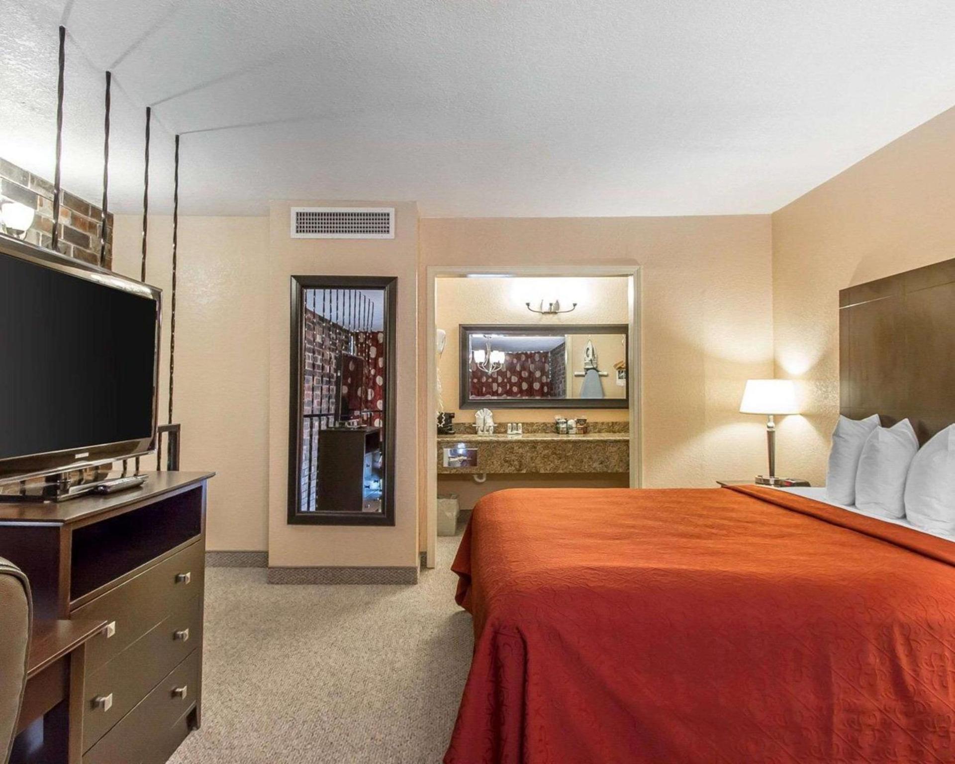Quality Inn Ada near University photo 13