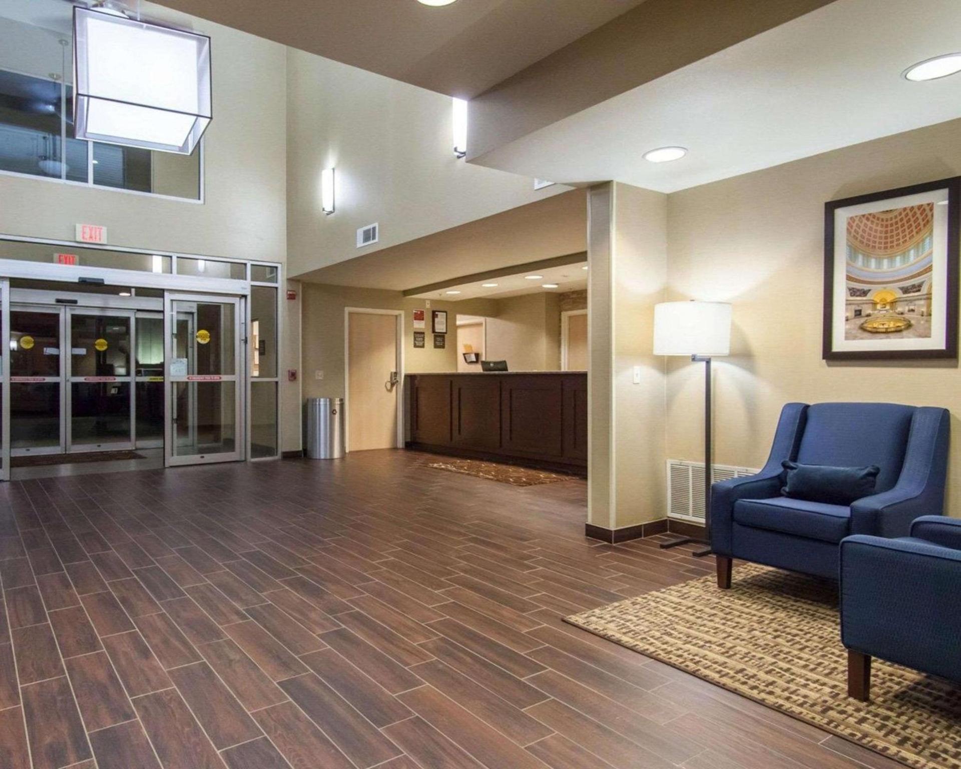 Comfort Suites Tulsa Central photo 10