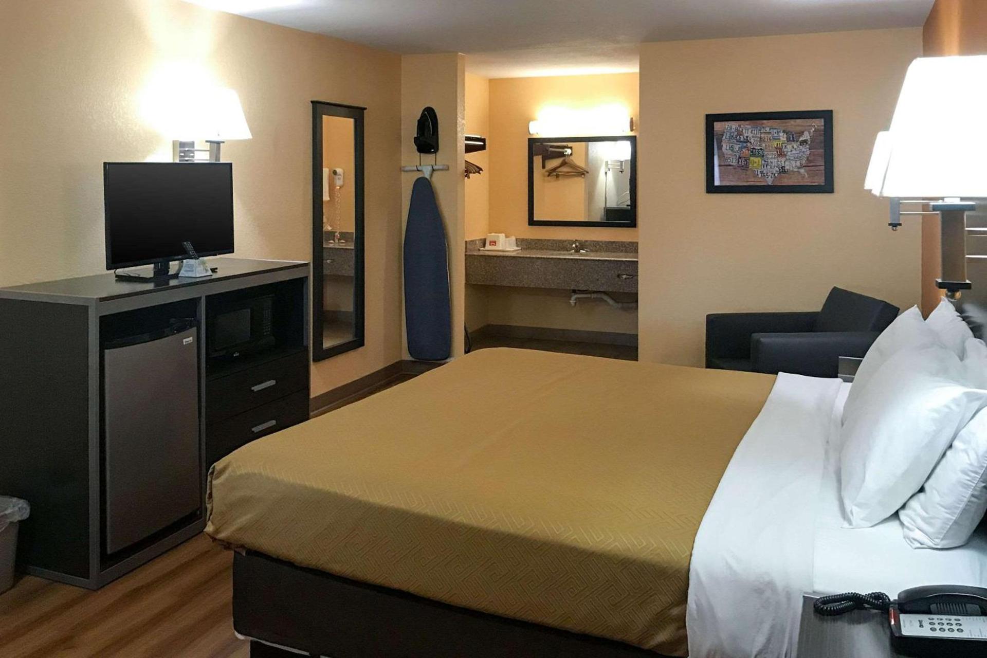 Econo Lodge Purcell photo 10