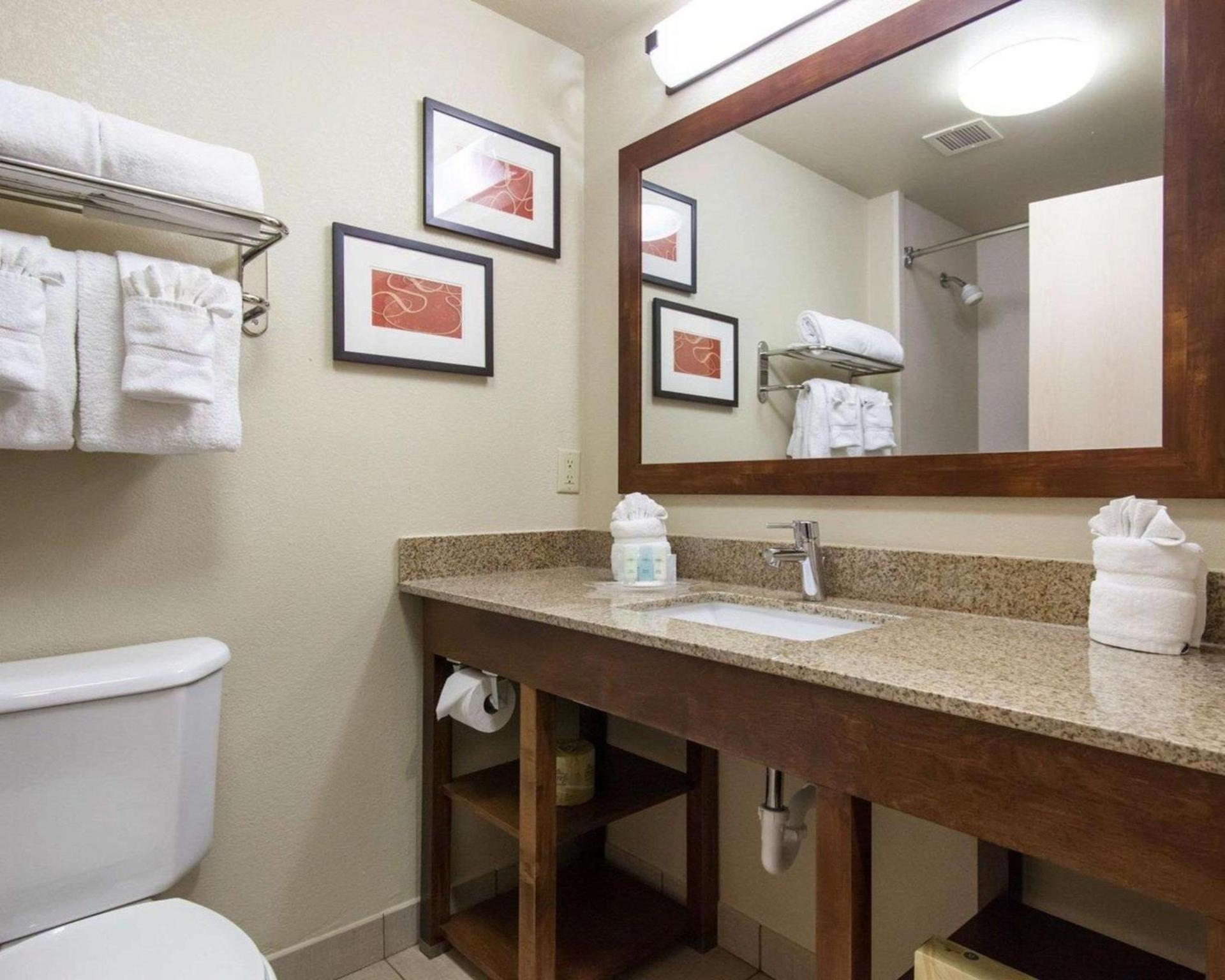 Comfort Suites Tulsa Central photo 8