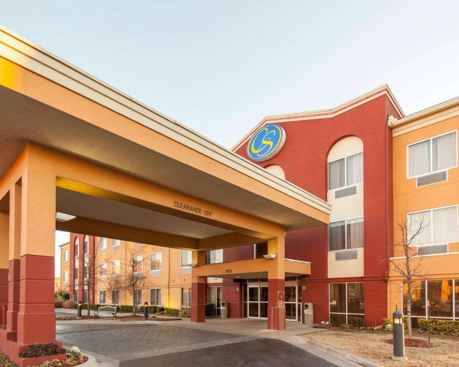 Comfort Suites Tulsa Central photo 2