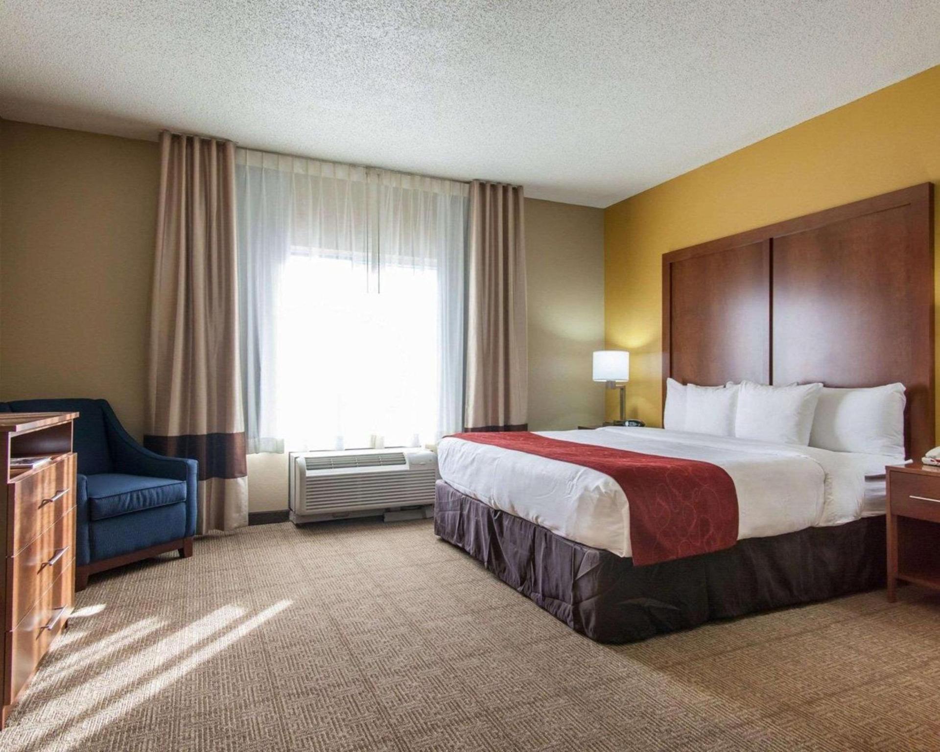 Comfort Suites Tulsa Central photo 30
