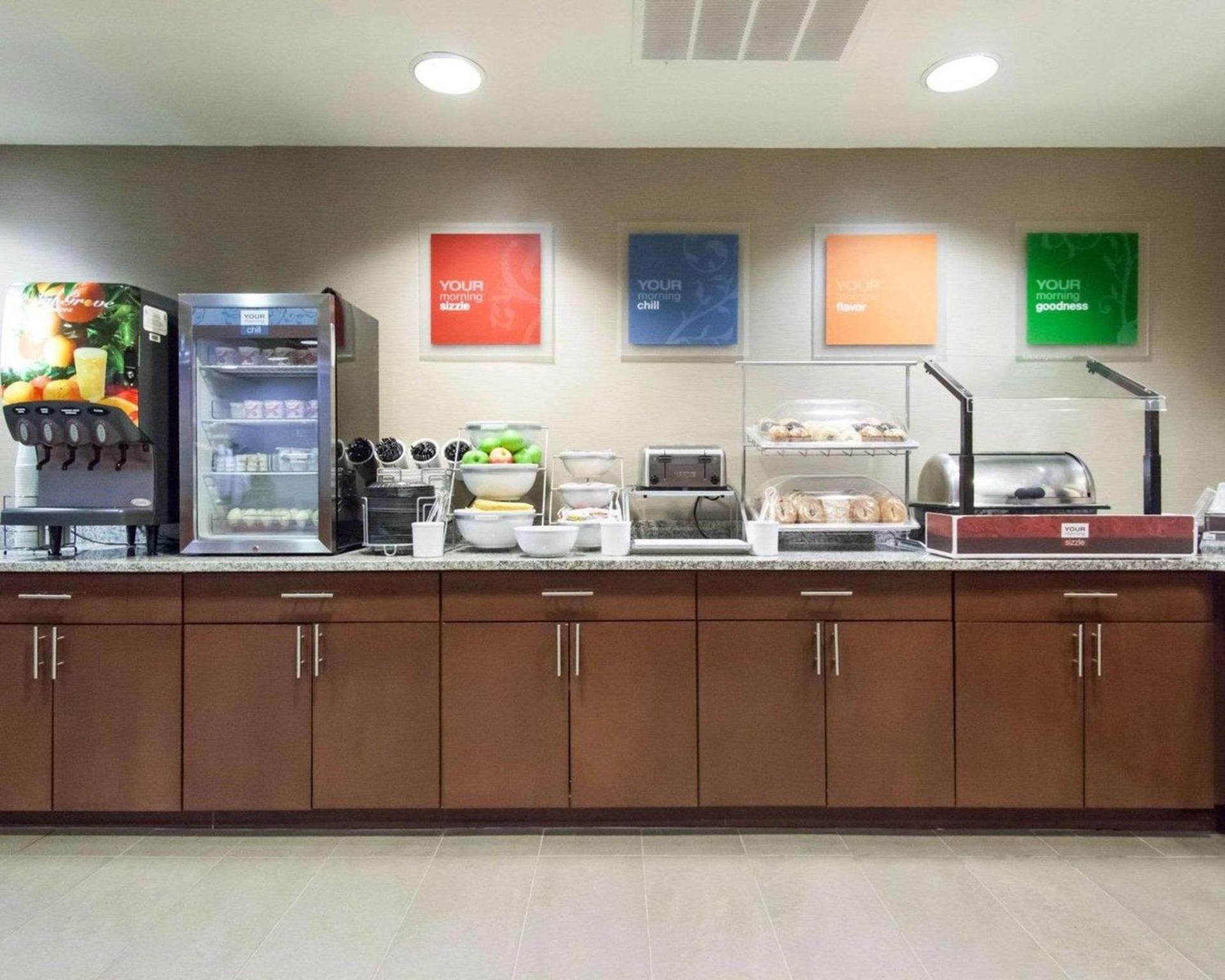 Comfort Suites Tulsa Central photo 44