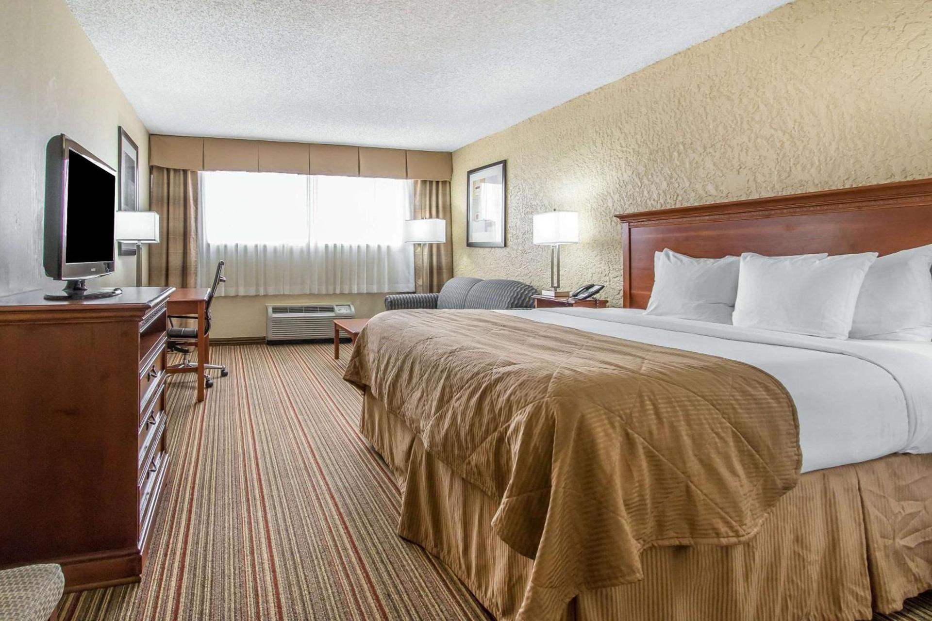 Ramada by Wyndham Tulsa Broken Arrow photo 6