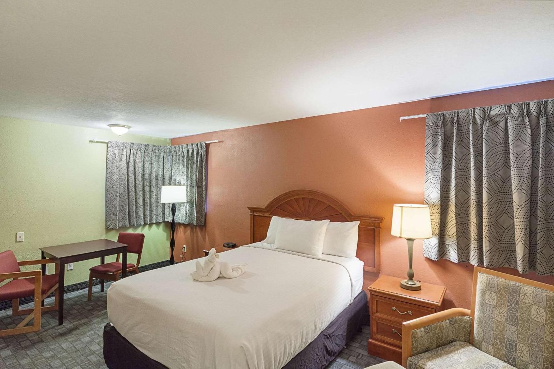 Rodeway Inn Wauseon photo 26