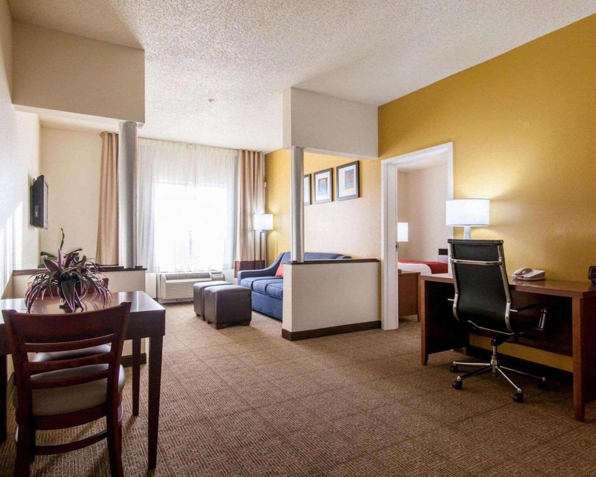 Comfort Suites Tulsa Central photo 29