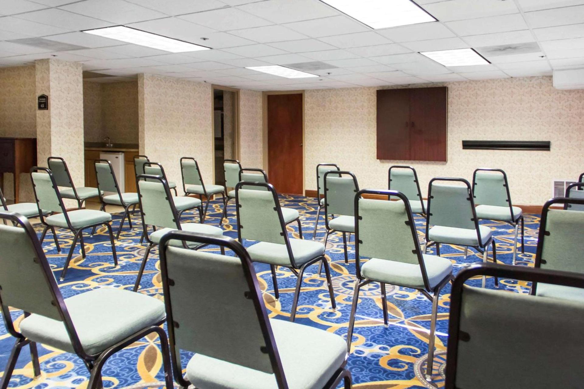 Ramada by Wyndham Tulsa Broken Arrow photo 27