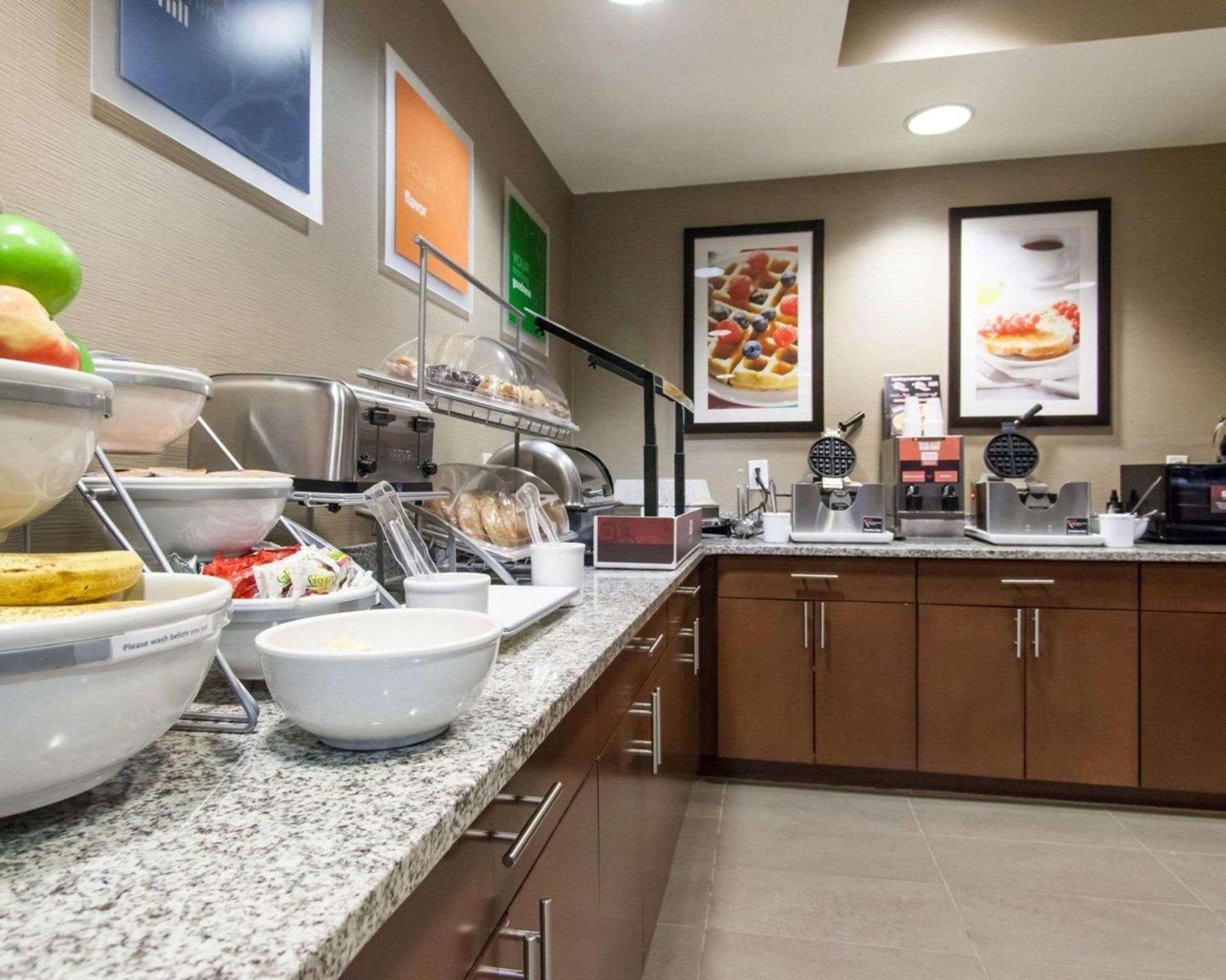 Comfort Suites Tulsa Central photo 43