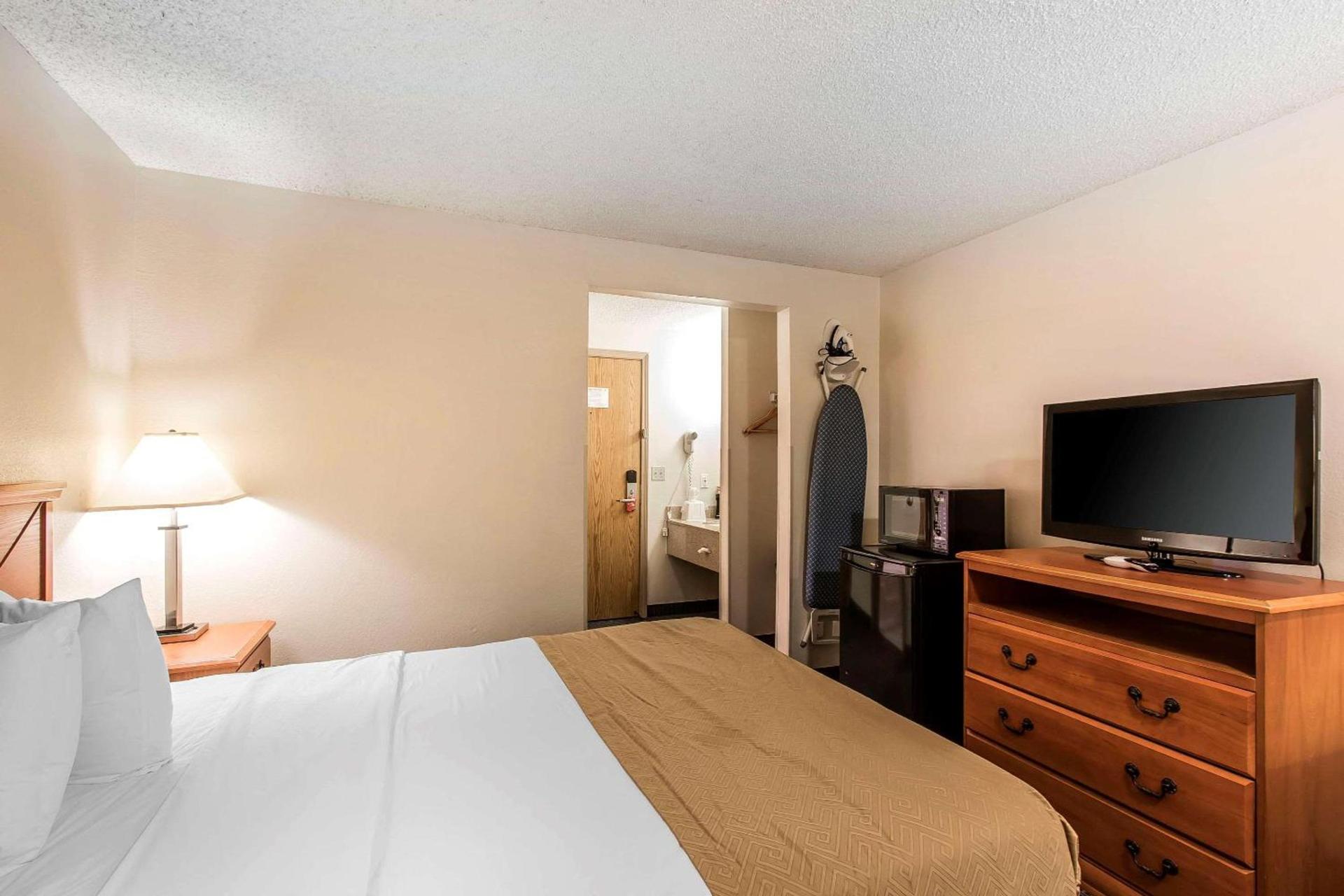 Brentwood Inn Clinton photo 14