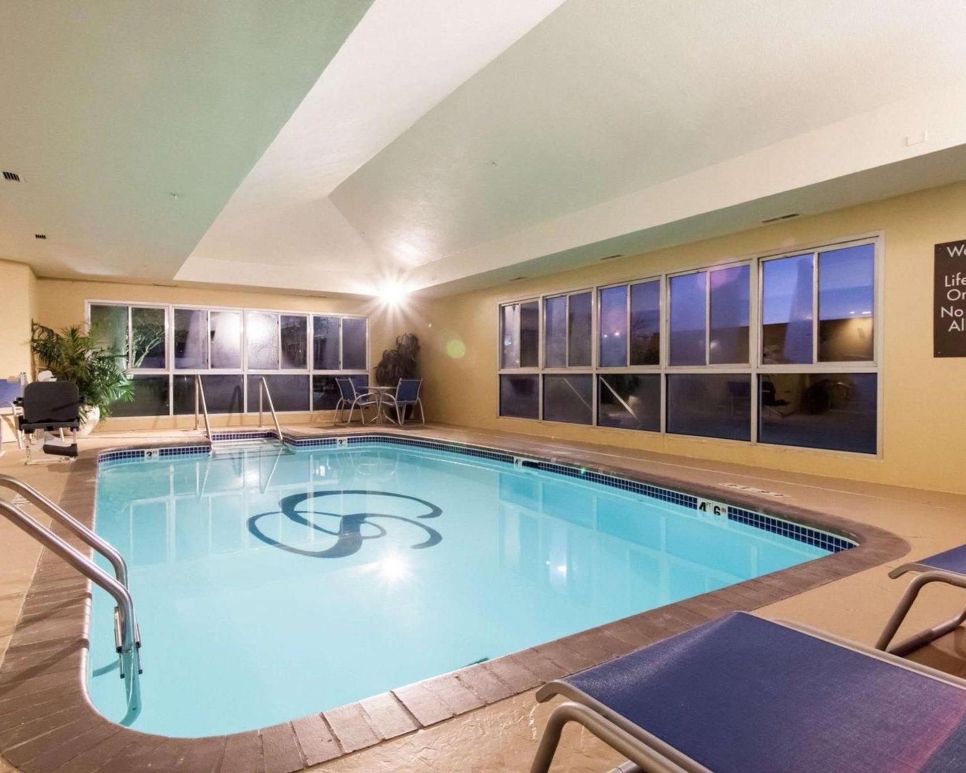 Comfort Suites Tulsa Central photo 13
