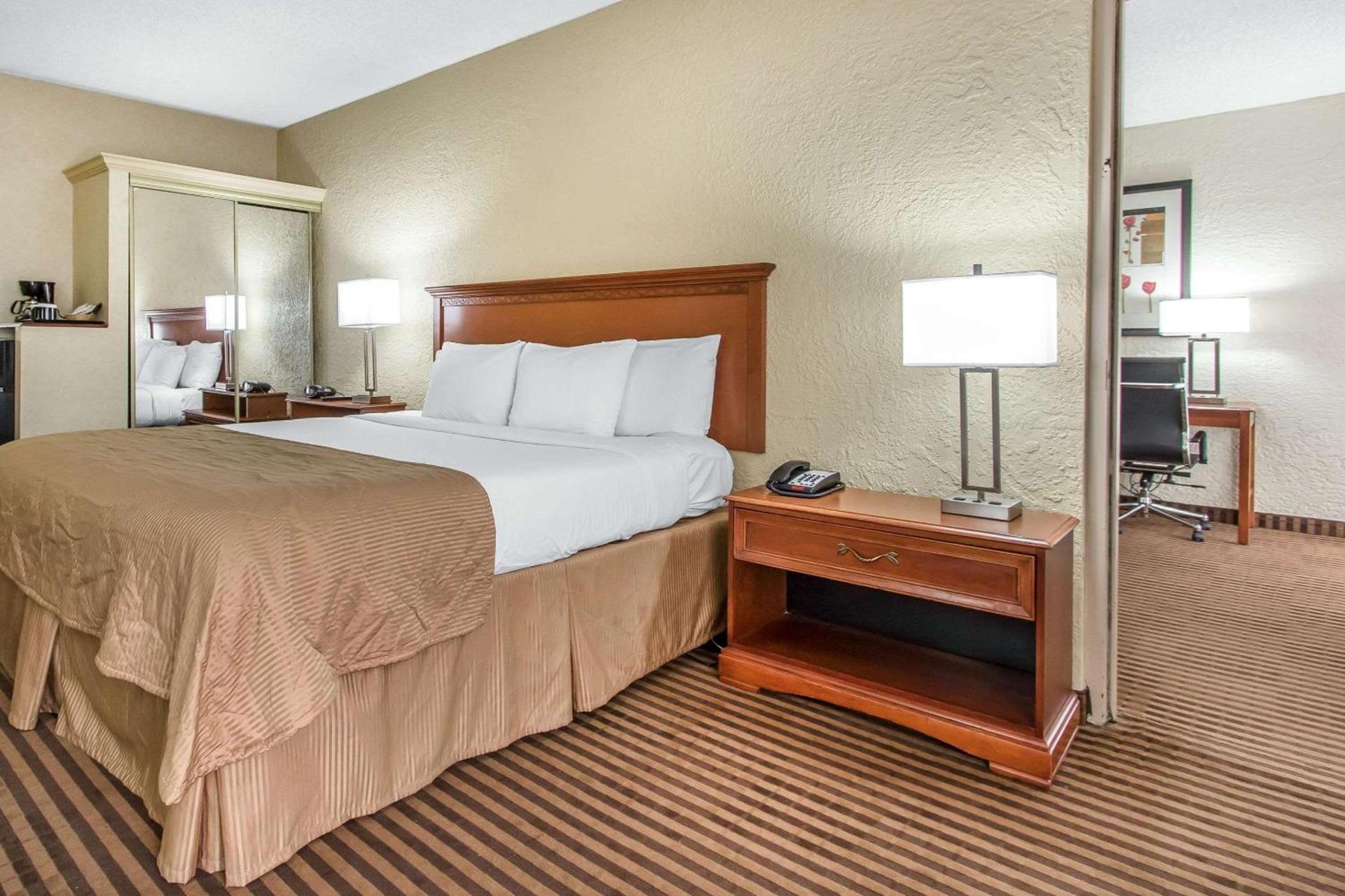 Ramada by Wyndham Tulsa Broken Arrow photo 17