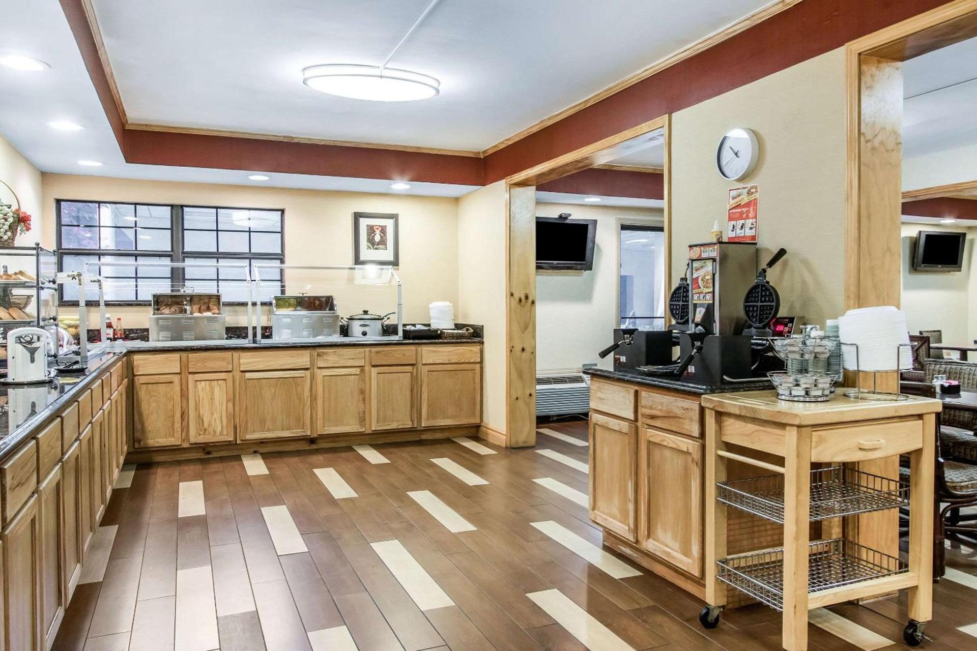 Ramada by Wyndham Tulsa Broken Arrow photo 30