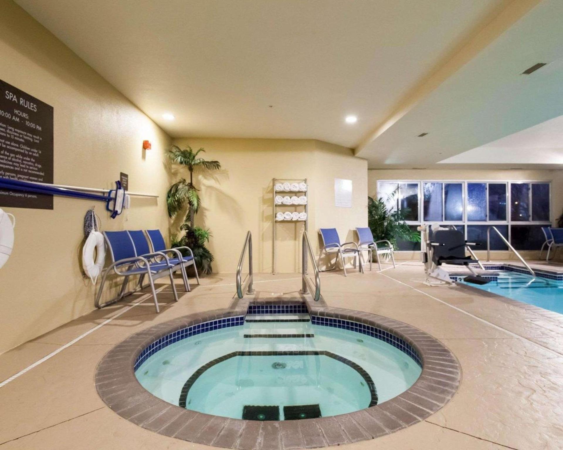 Comfort Suites Tulsa Central photo 32