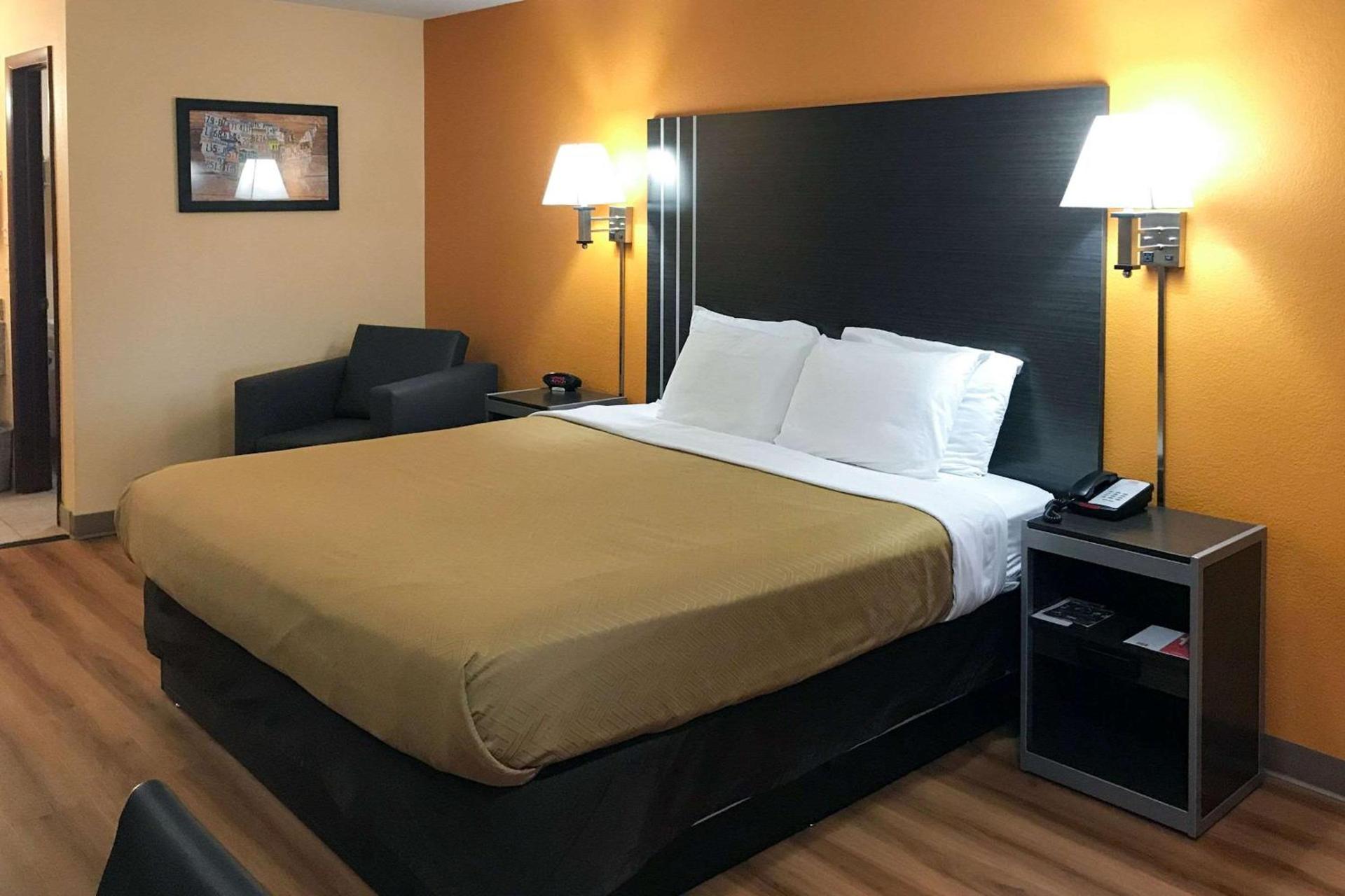 Econo Lodge Purcell photo 14