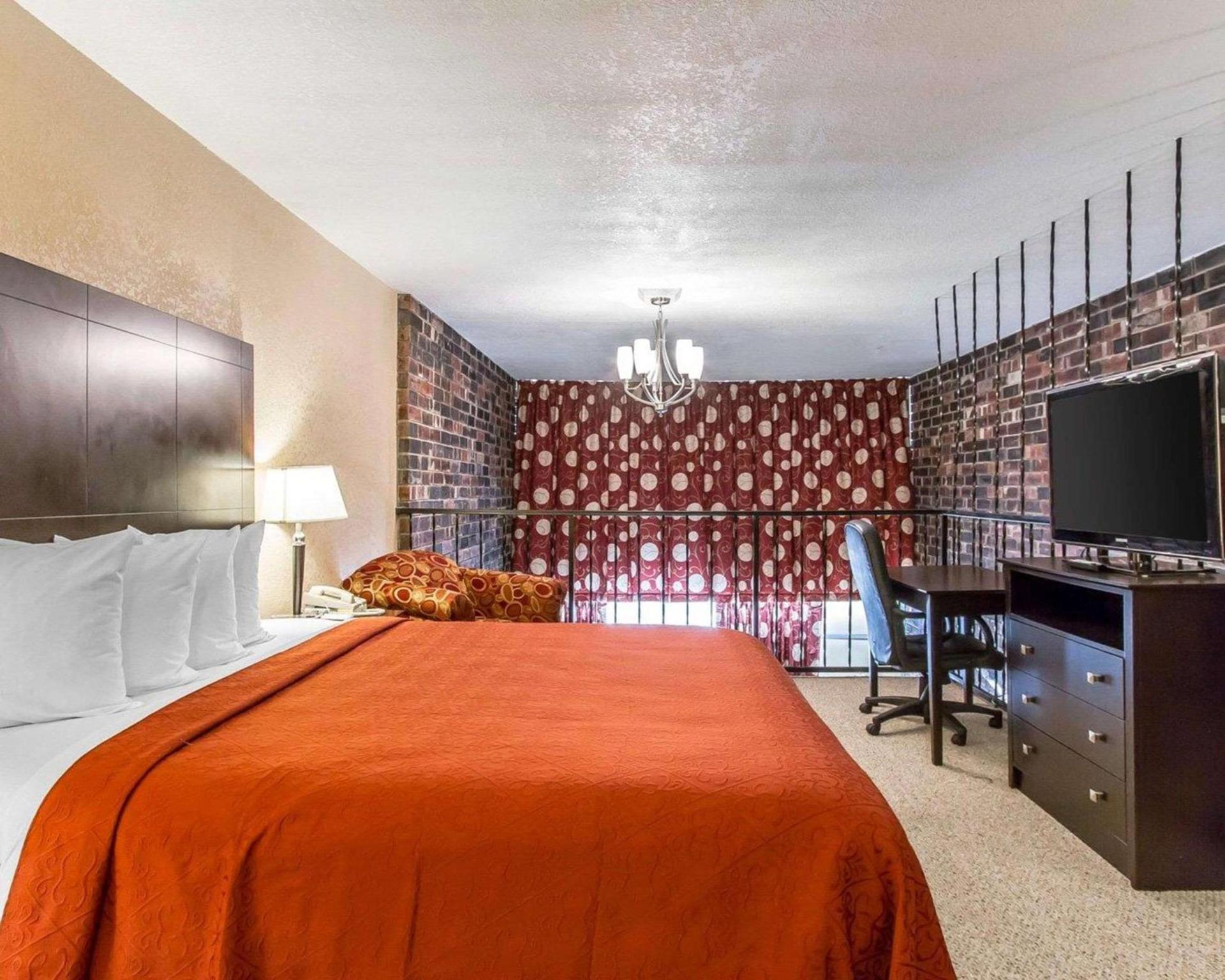 Quality Inn Ada near University photo 16